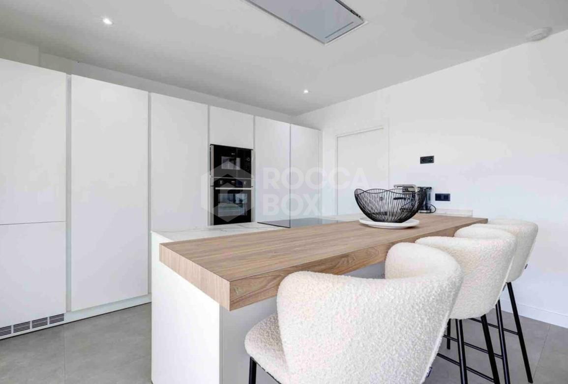 Contemporary Ground Floor Apartment in Prime Estepona Location