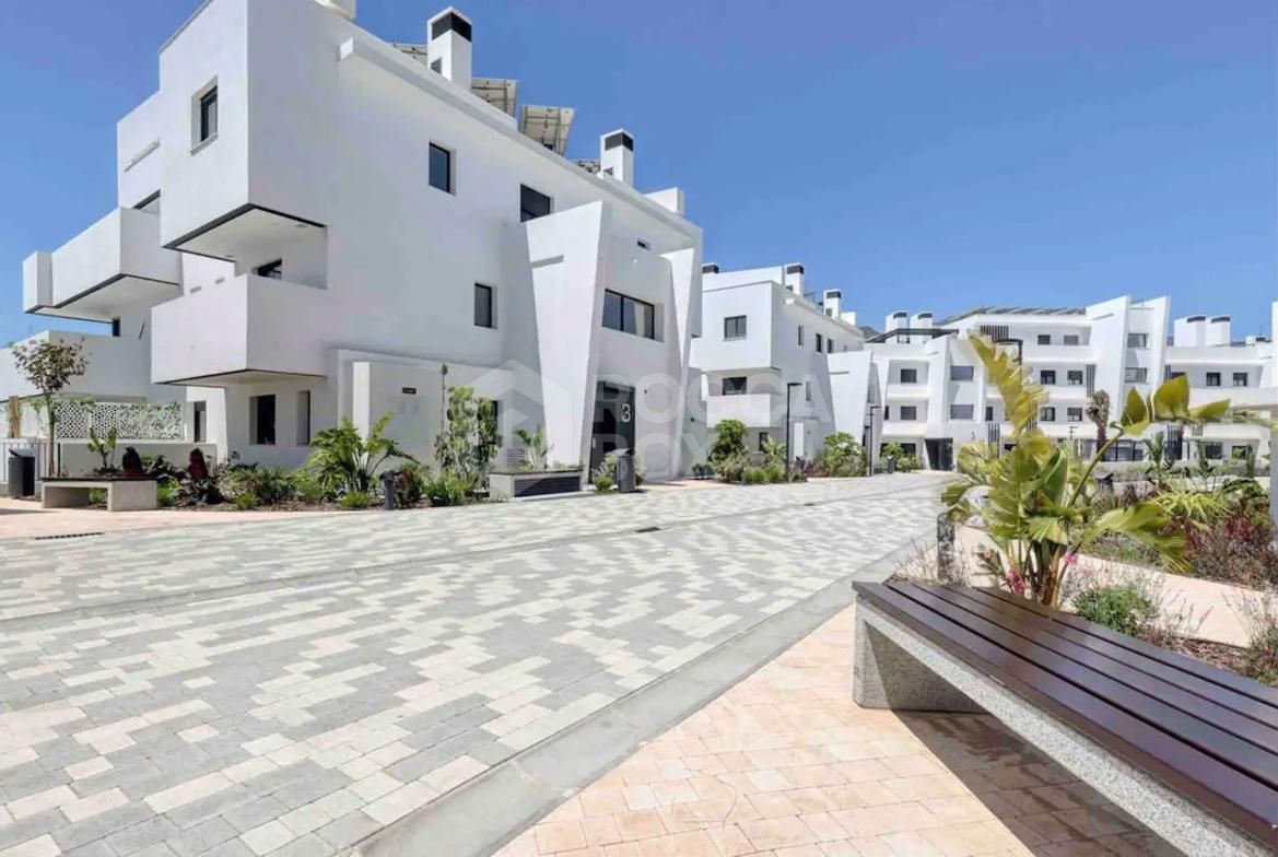 Contemporary Ground Floor Apartment in Prime Estepona Location