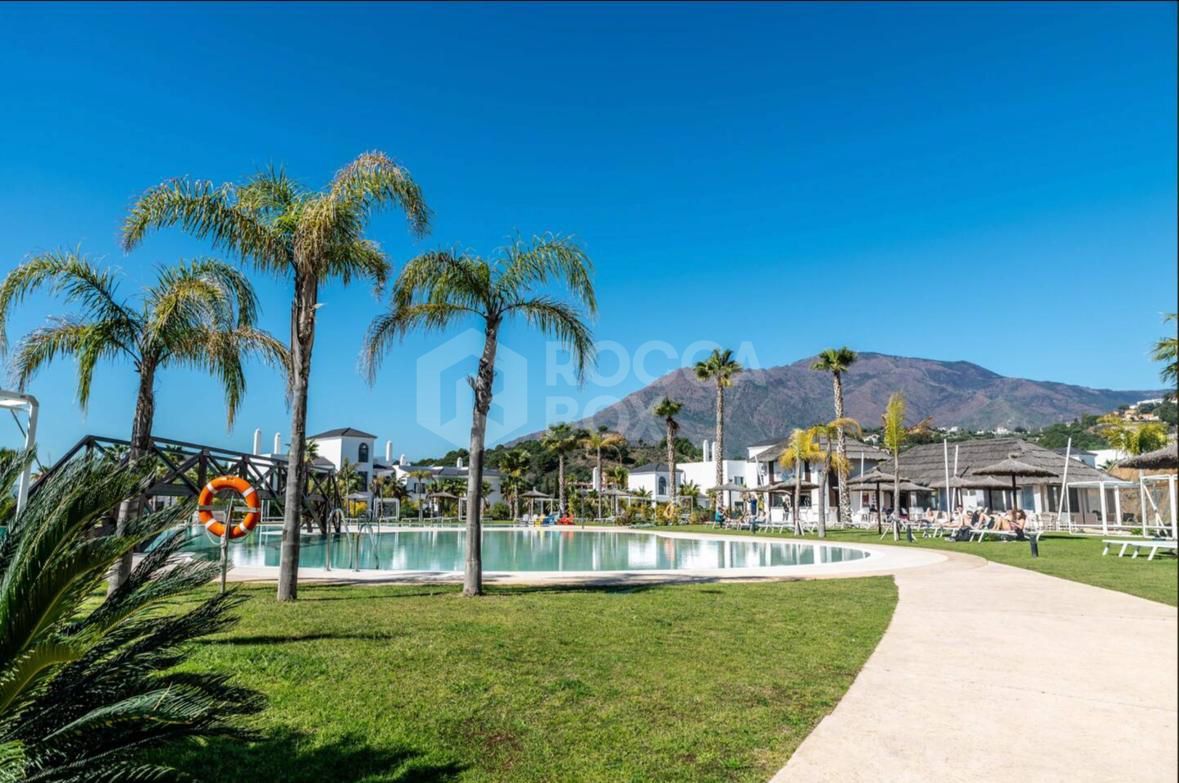 Contemporary Ground Floor Apartment in Prime Estepona Location