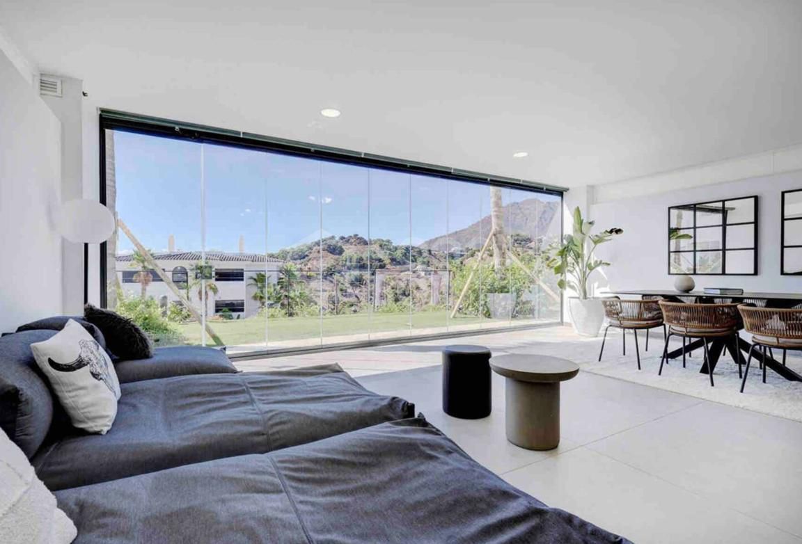 Contemporary Ground Floor Apartment in Prime Estepona Location