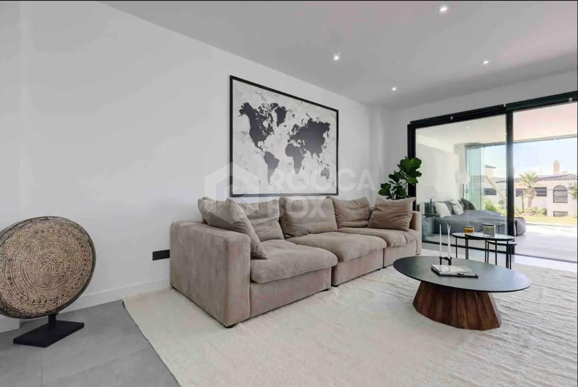 Contemporary Ground Floor Apartment in Prime Estepona Location