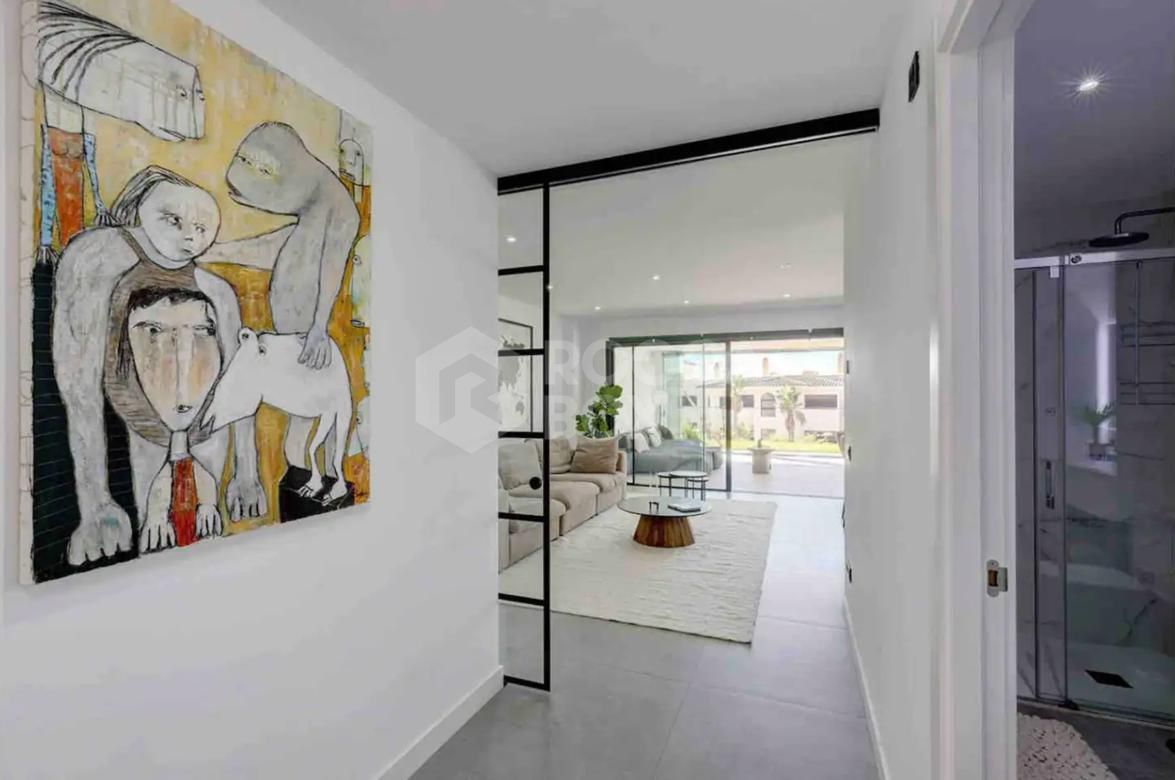 Contemporary Ground Floor Apartment in Prime Estepona Location