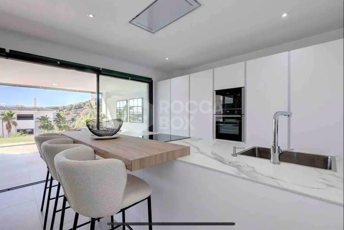 Contemporary Ground Floor Apartment in Prime Estepona Location