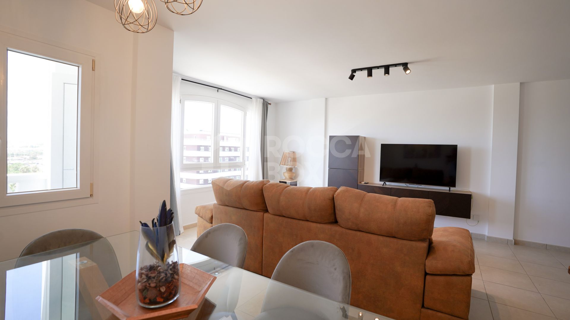Exclusive 3 Bedroom Apartment with Sea Views and Privileged Location