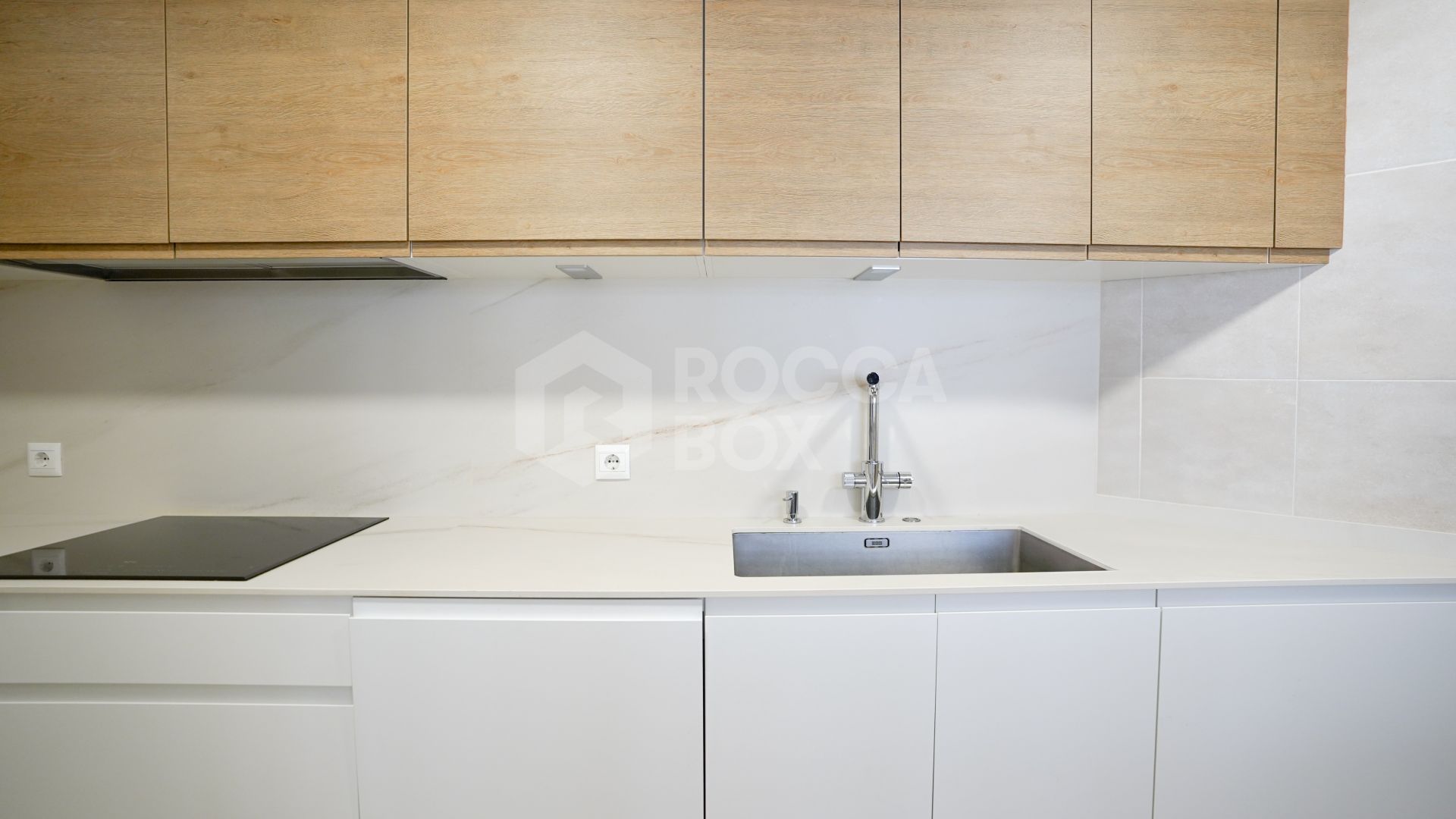 Exclusive 3 Bedroom Apartment with Sea Views and Privileged Location