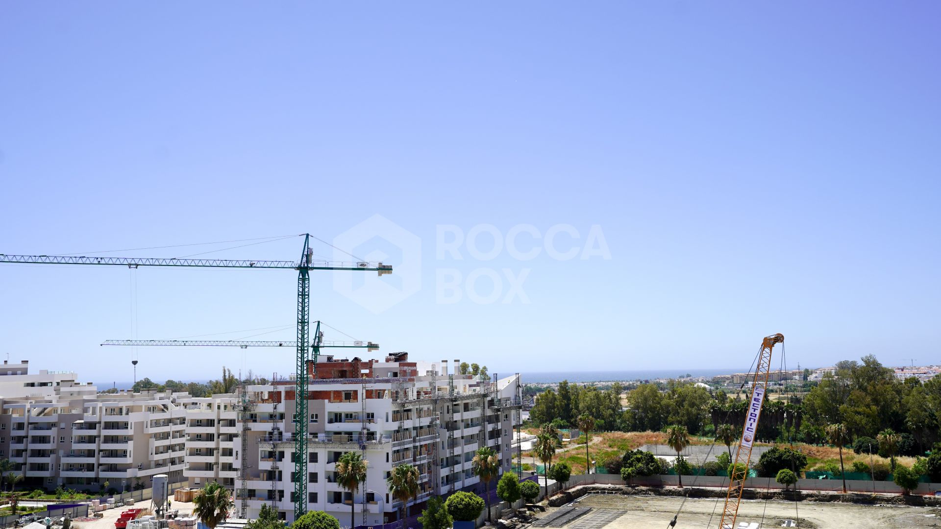 Exclusive 3 Bedroom Apartment with Sea Views and Privileged Location