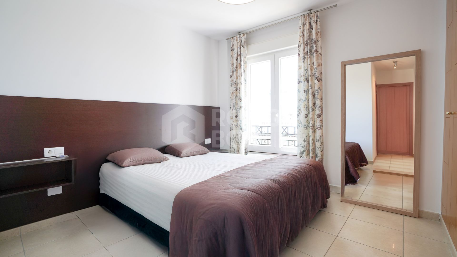 Exclusive 3 Bedroom Apartment with Sea Views and Privileged Location