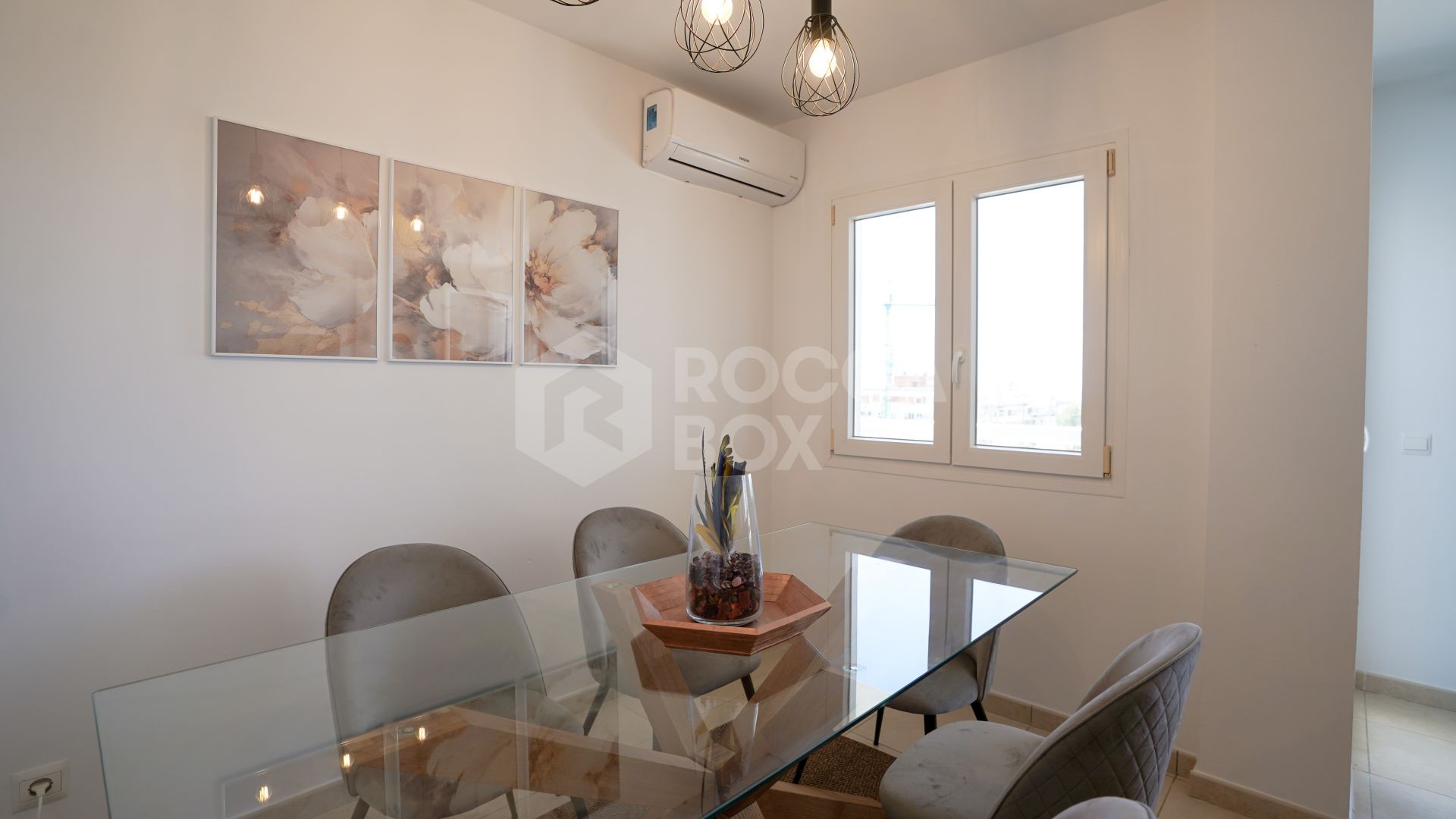 Exclusive 3 Bedroom Apartment with Sea Views and Privileged Location