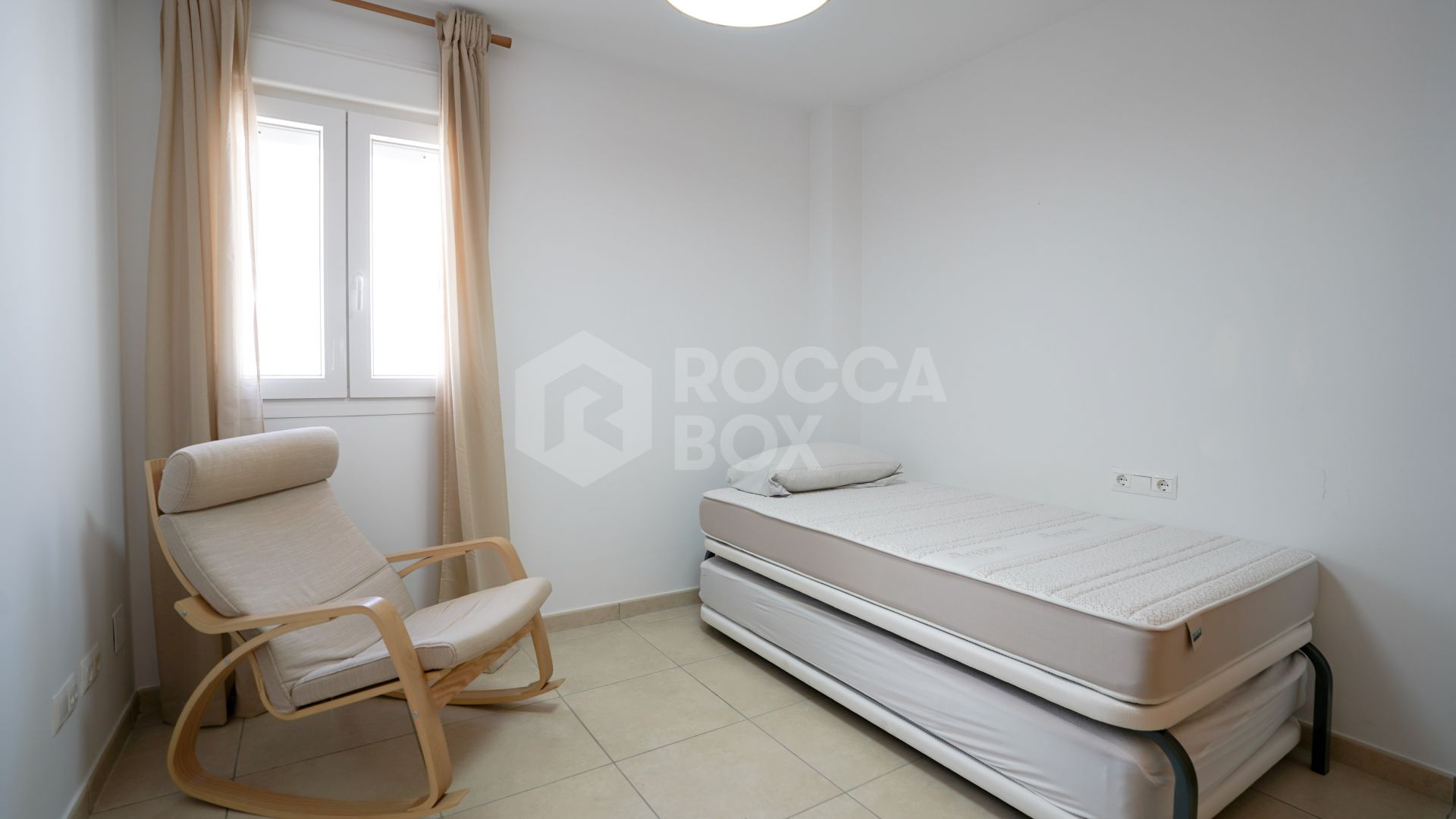 Exclusive 3 Bedroom Apartment with Sea Views and Privileged Location