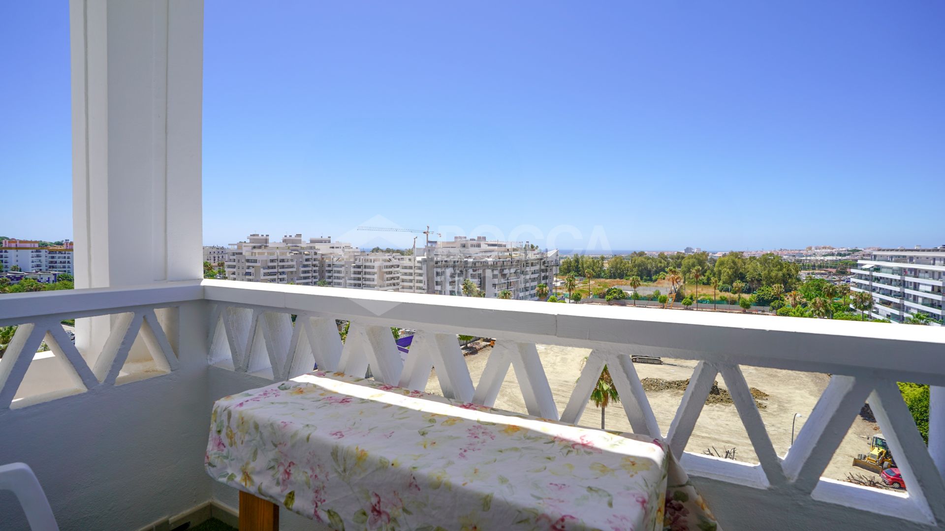 Exclusive 3 Bedroom Apartment with Sea Views and Privileged Location