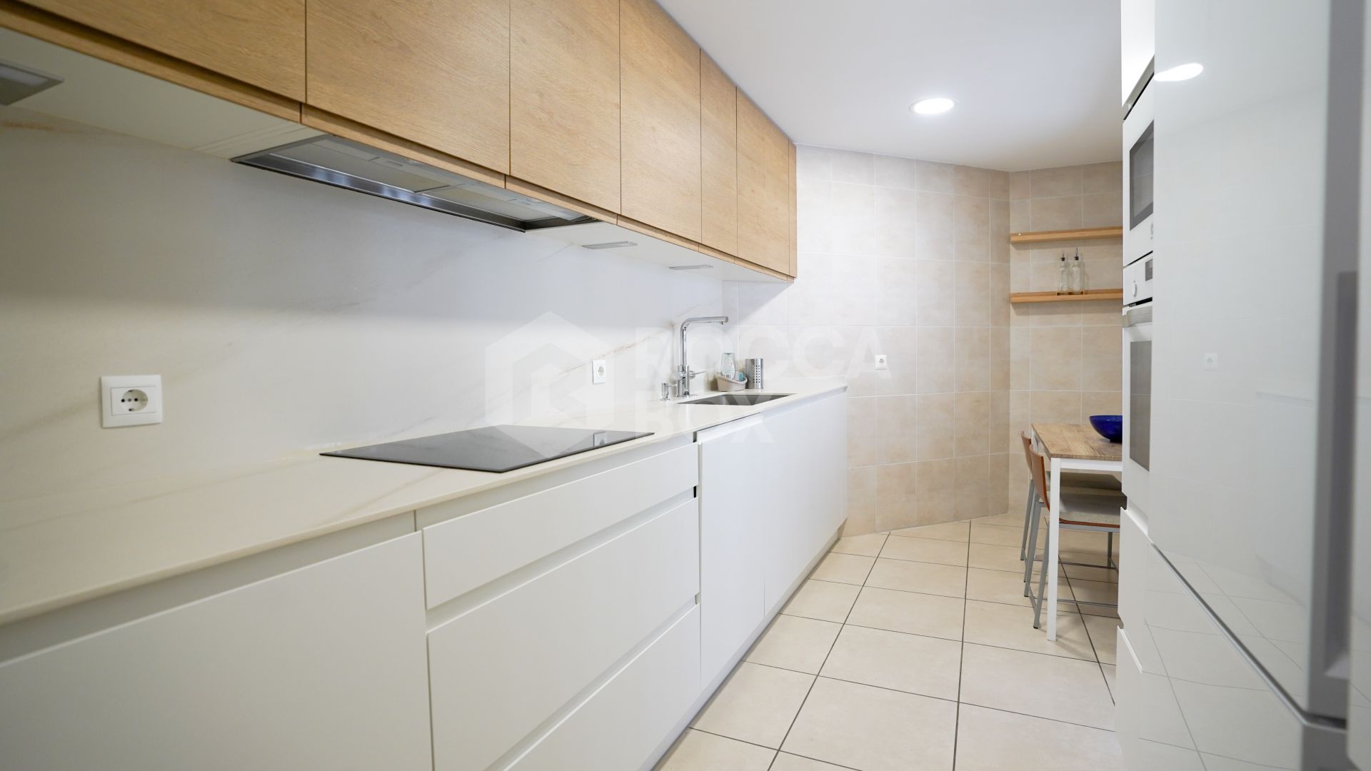 Exclusive 3 Bedroom Apartment with Sea Views and Privileged Location