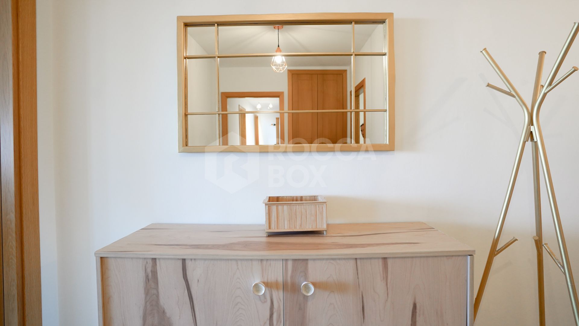 Exclusive 3 Bedroom Apartment with Sea Views and Privileged Location