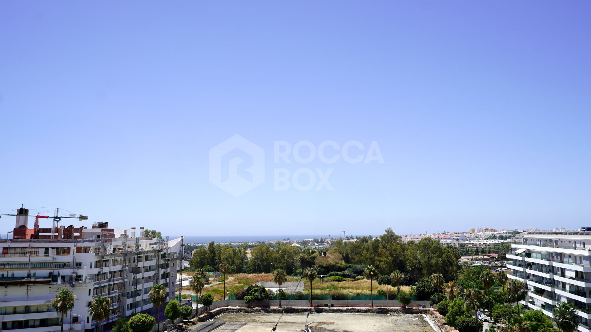 Exclusive 3 Bedroom Apartment with Sea Views and Privileged Location