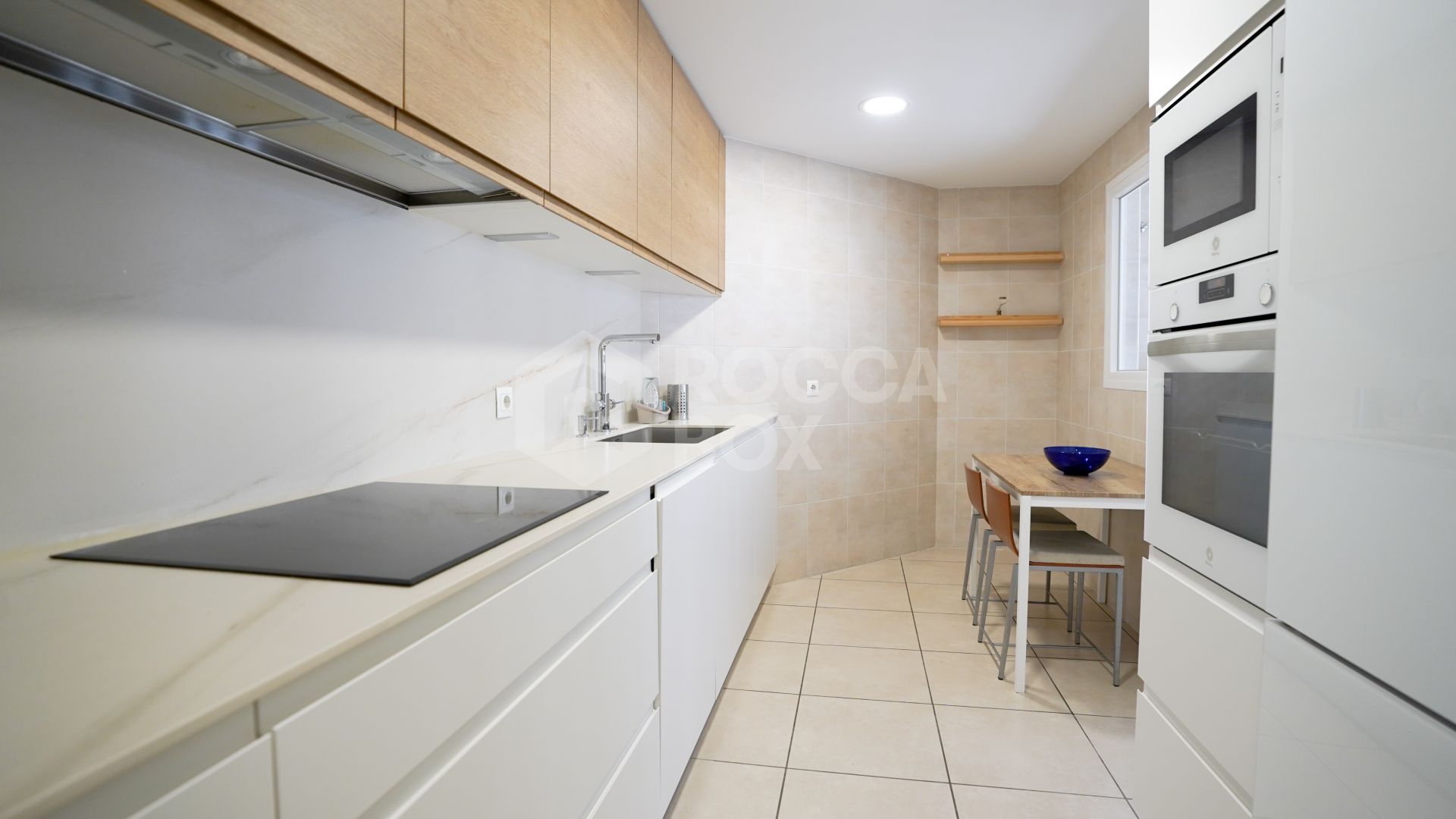 Exclusive 3 Bedroom Apartment with Sea Views and Privileged Location