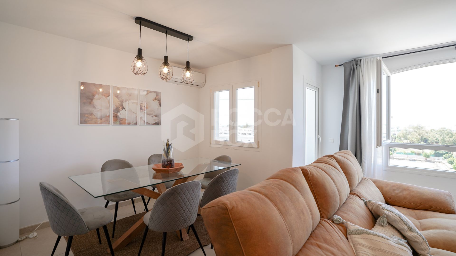 Exclusive 3 Bedroom Apartment with Sea Views and Privileged Location
