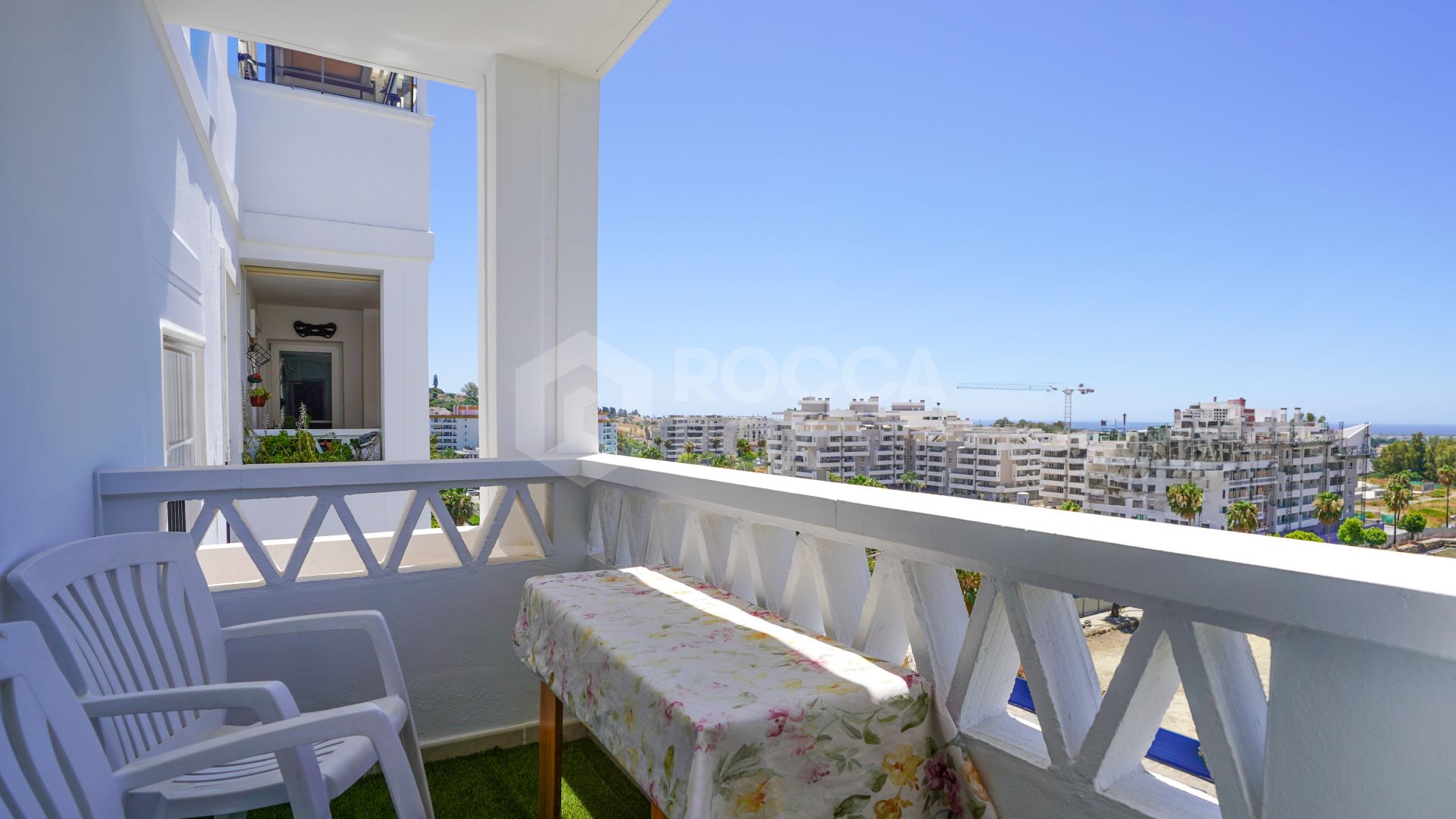 Exclusive 3 Bedroom Apartment with Sea Views and Privileged Location