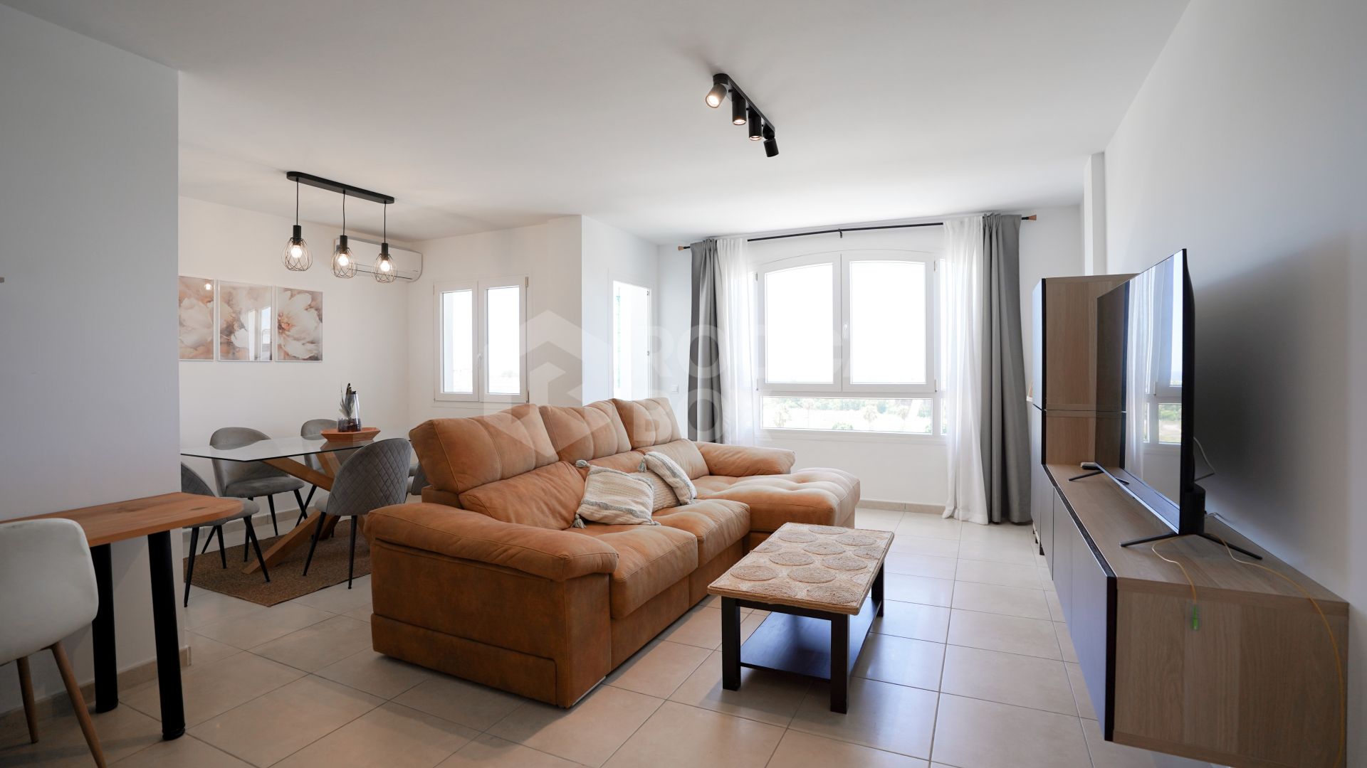 Exclusive 3 Bedroom Apartment with Sea Views and Privileged Location