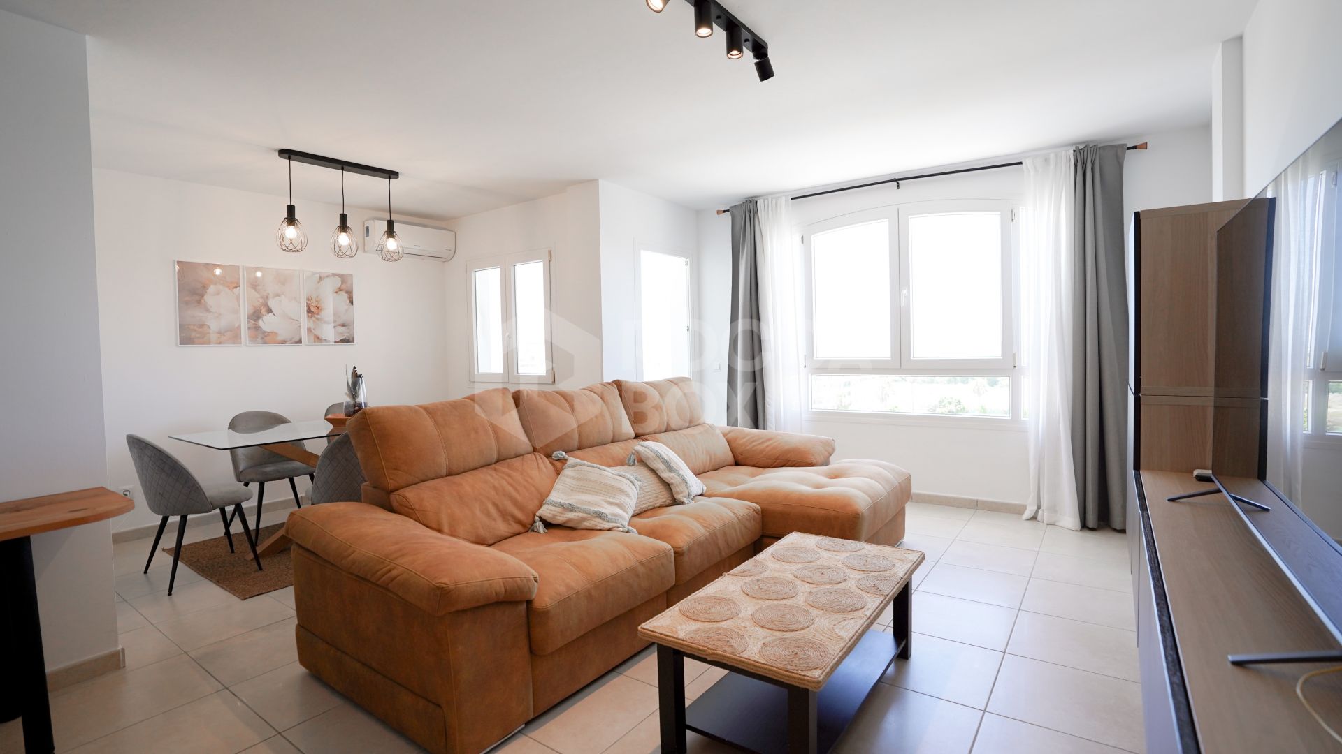 Exclusive 3 Bedroom Apartment with Sea Views and Privileged Location
