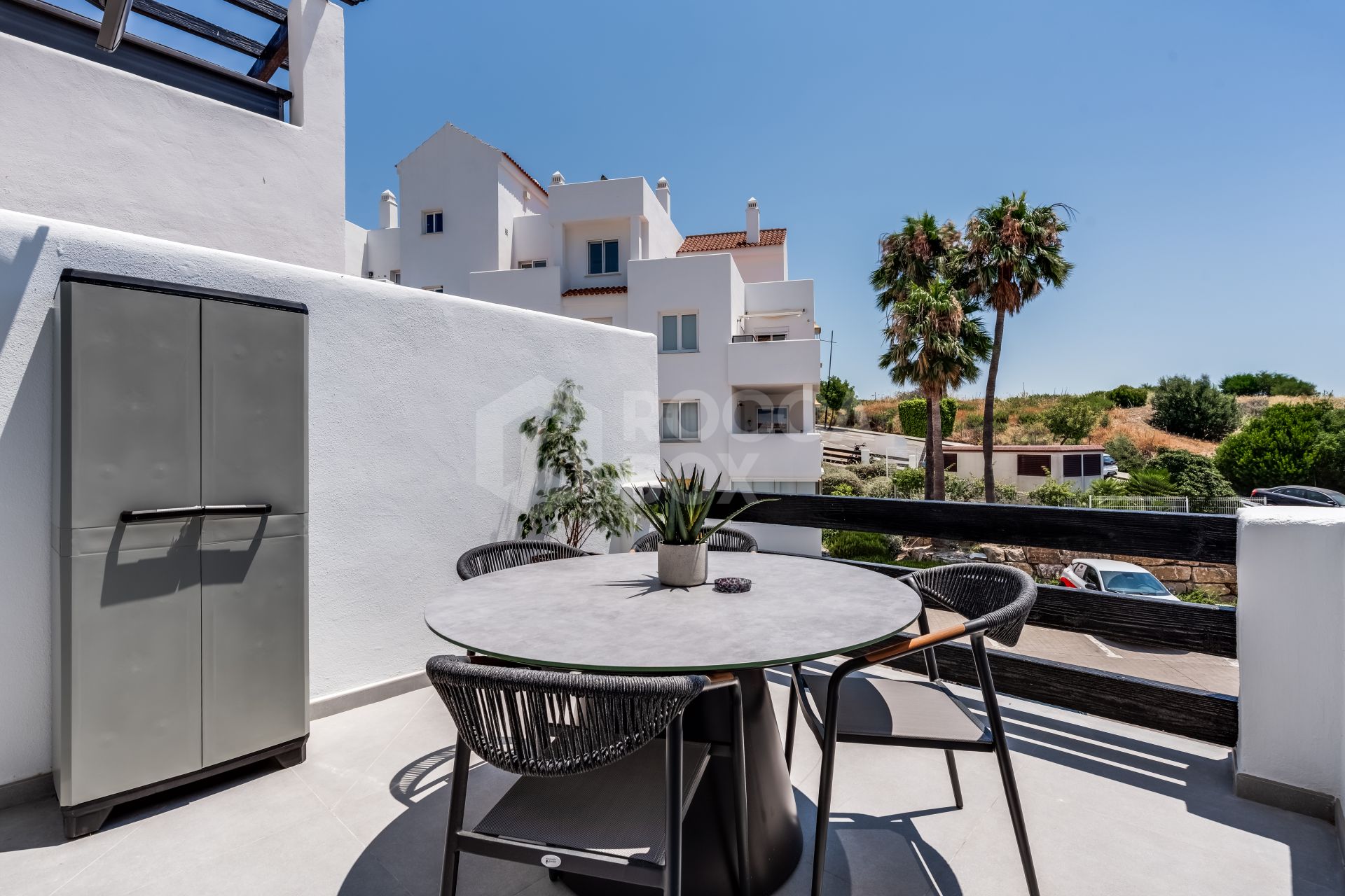 Luxury apartment in front line golf with private terrace and excellent qualities.