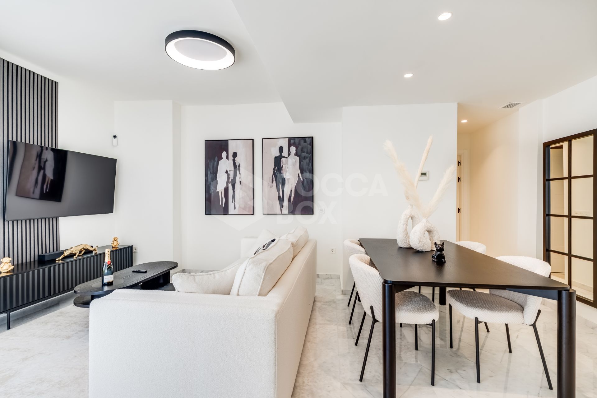Luxury apartment in front line golf with private terrace and excellent qualities.