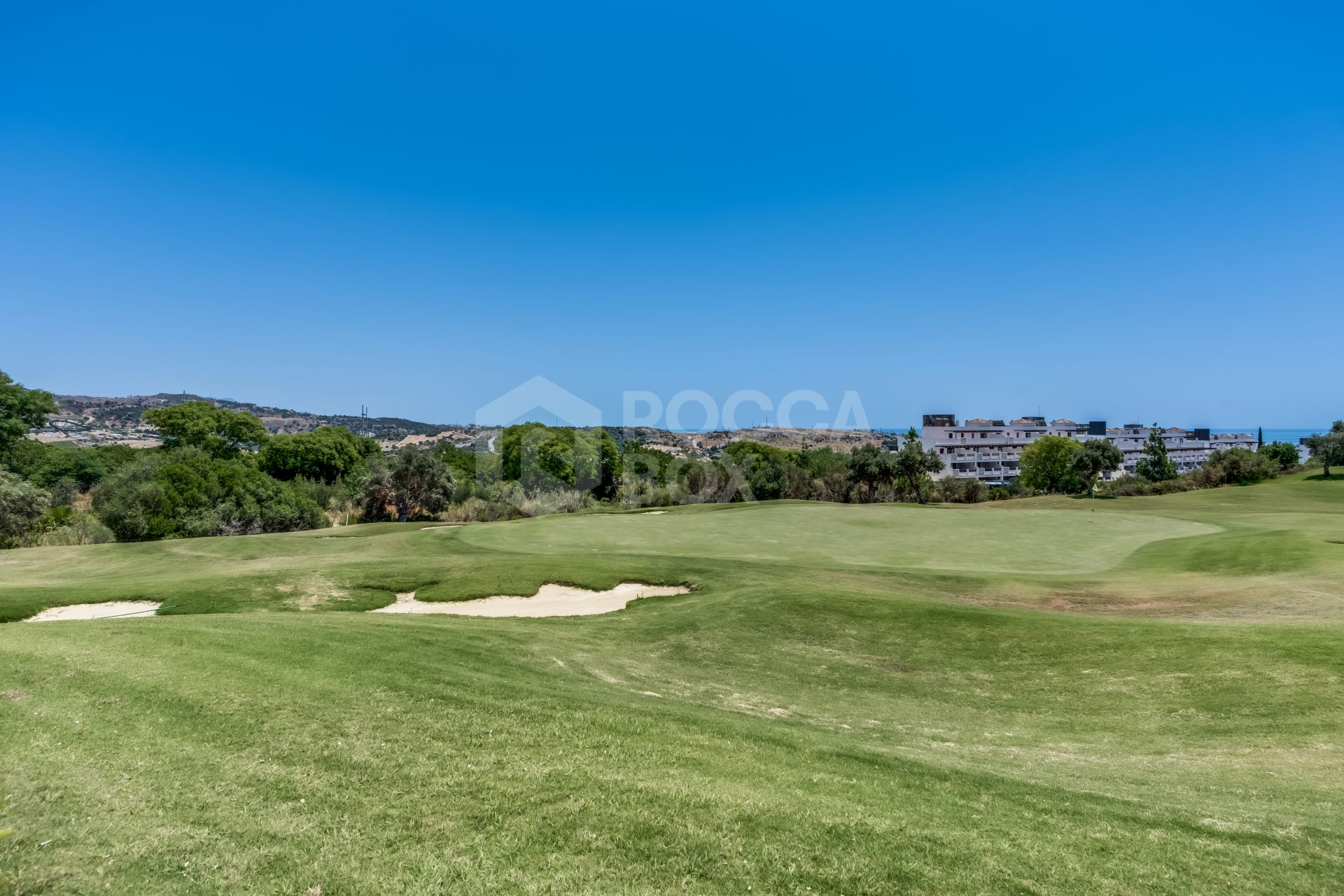 Luxury apartment in front line golf with private terrace and excellent qualities.