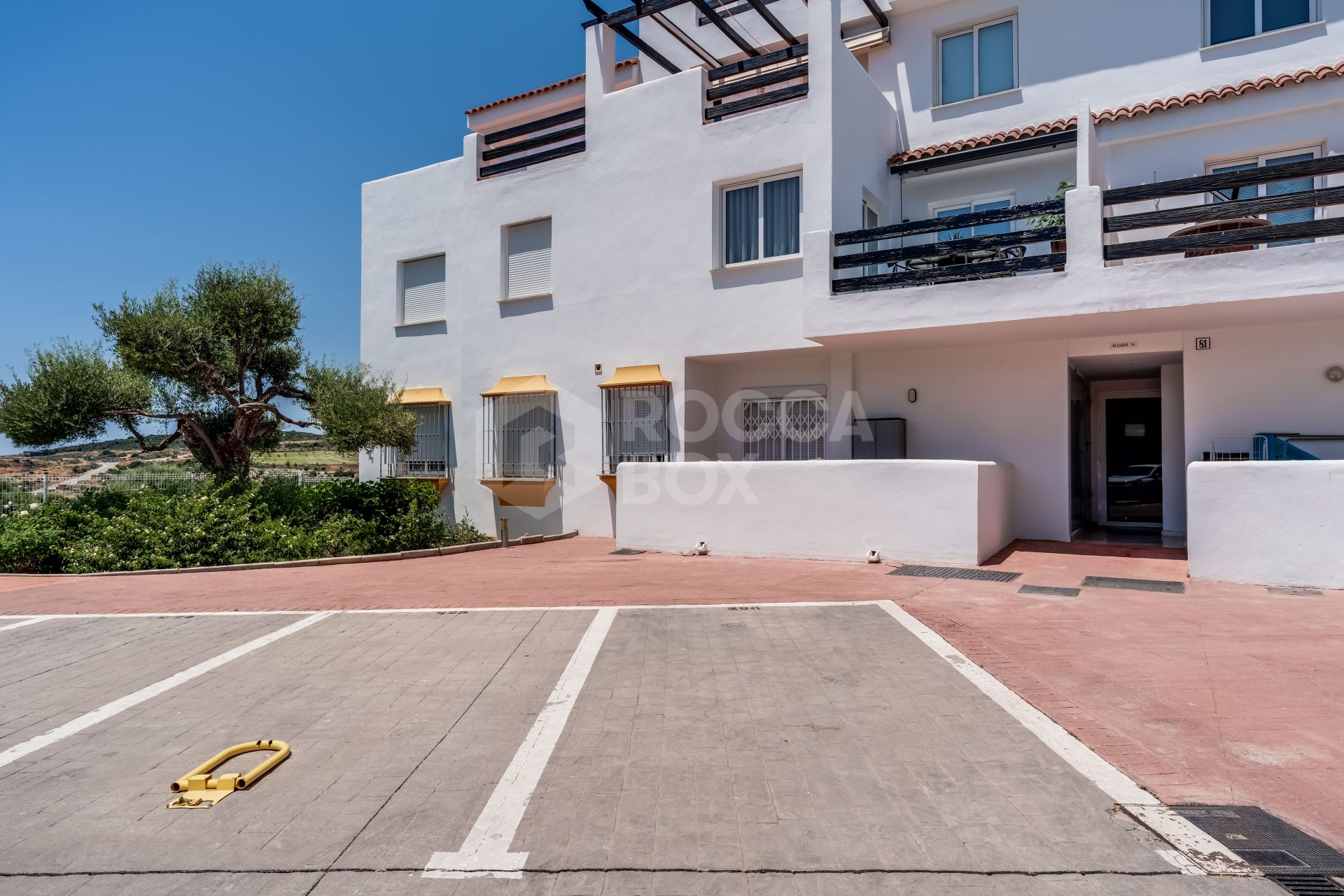 Luxury apartment in front line golf with private terrace and excellent qualities.