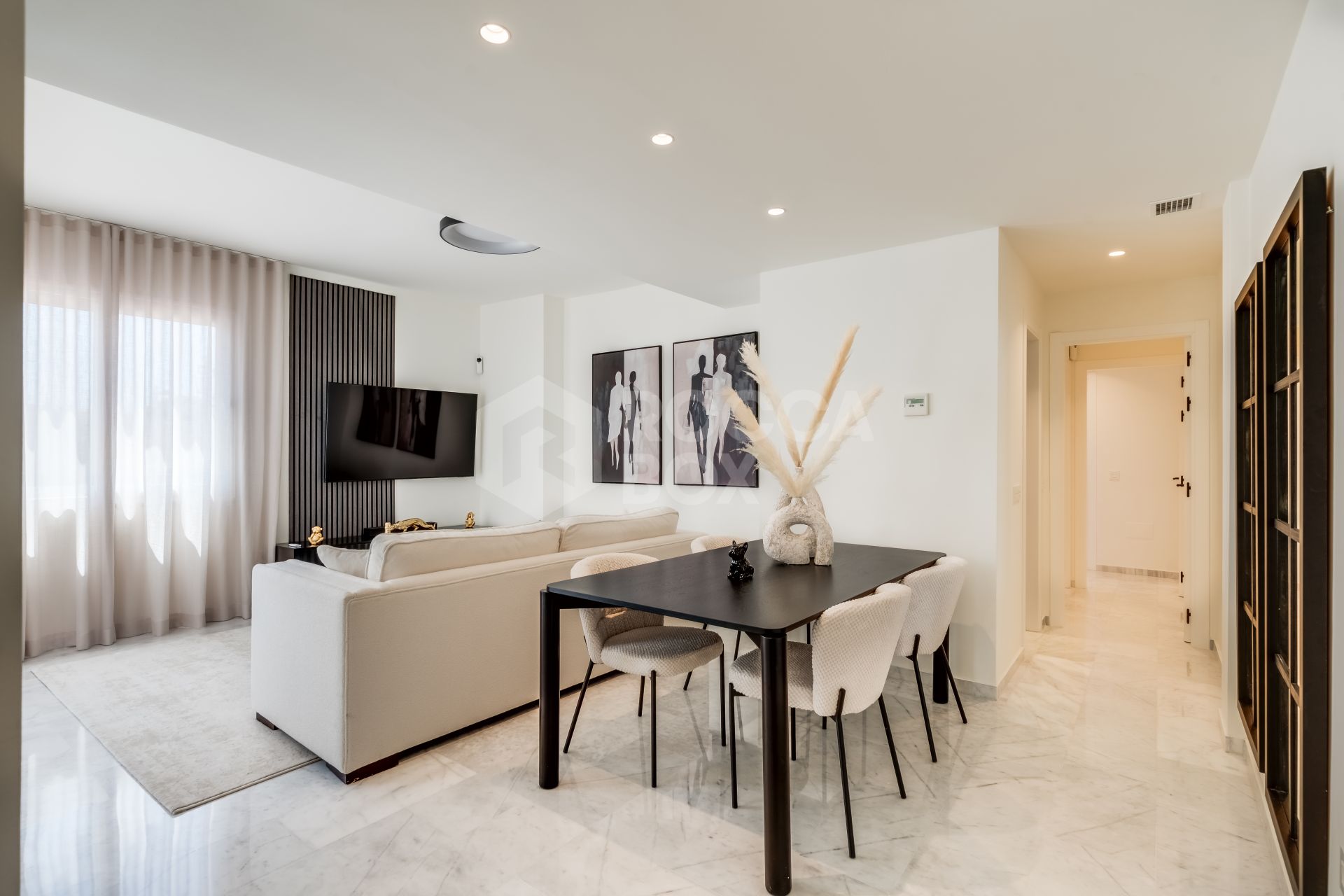Luxury apartment in front line golf with private terrace and excellent qualities.