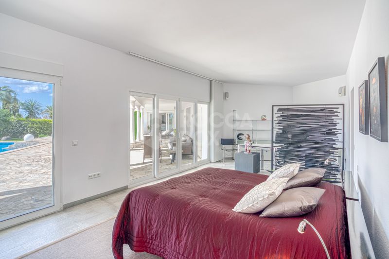 Elegant 4-Bedroom Villa with Sea & Mountain Views in Prestigious Hacienda Las Chapas, Marbella