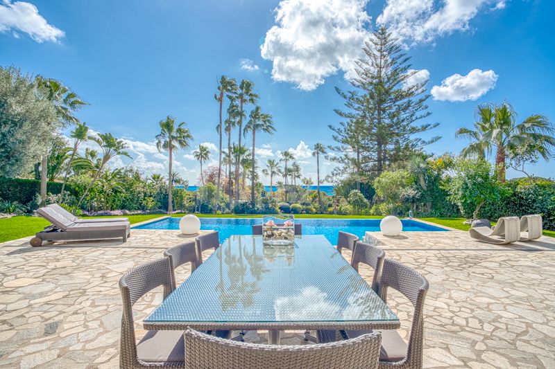 Elegant 4-Bedroom Villa with Sea & Mountain Views in Prestigious Hacienda Las Chapas, Marbella
