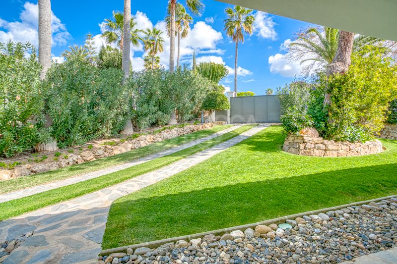 Elegant 4-Bedroom Villa with Sea & Mountain Views in Prestigious Hacienda Las Chapas, Marbella
