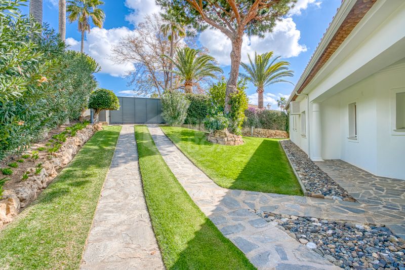 Elegant 4-Bedroom Villa with Sea & Mountain Views in Prestigious Hacienda Las Chapas, Marbella