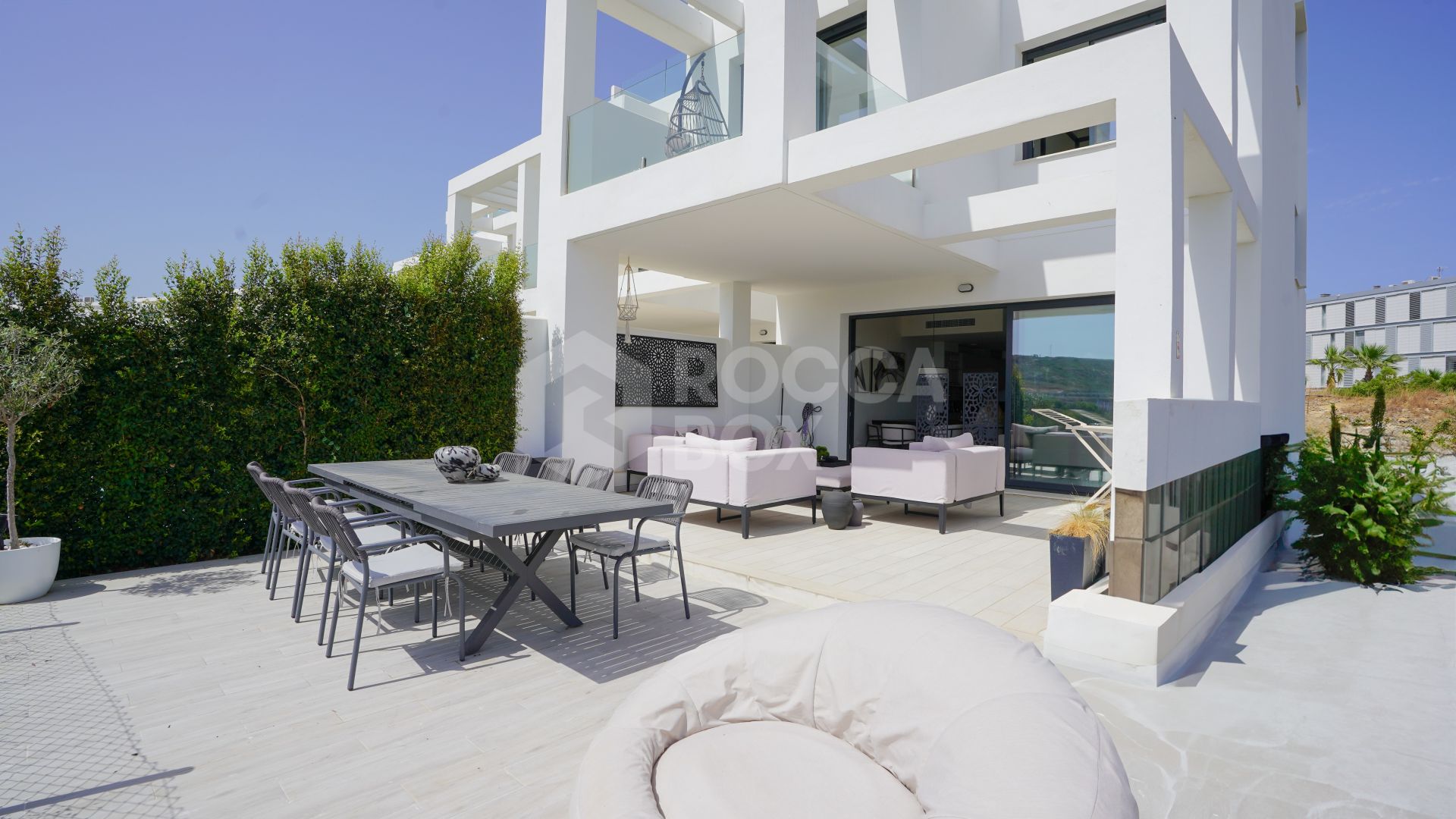 Stylish 3-Bedroom Semi-Detached Home with Rooftop Jacuzzi & Panoramic Sea Views
