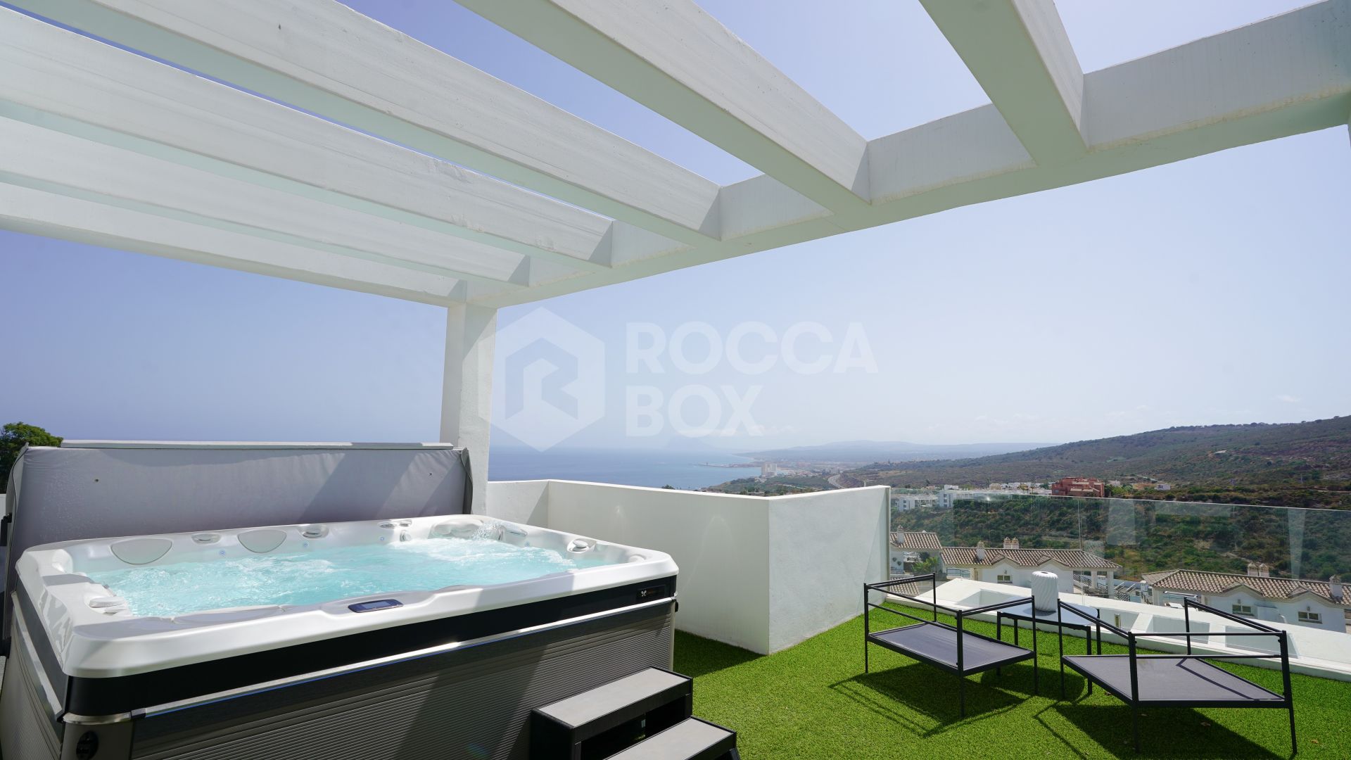 Stylish 3-Bedroom Semi-Detached Home with Rooftop Jacuzzi & Panoramic Sea Views