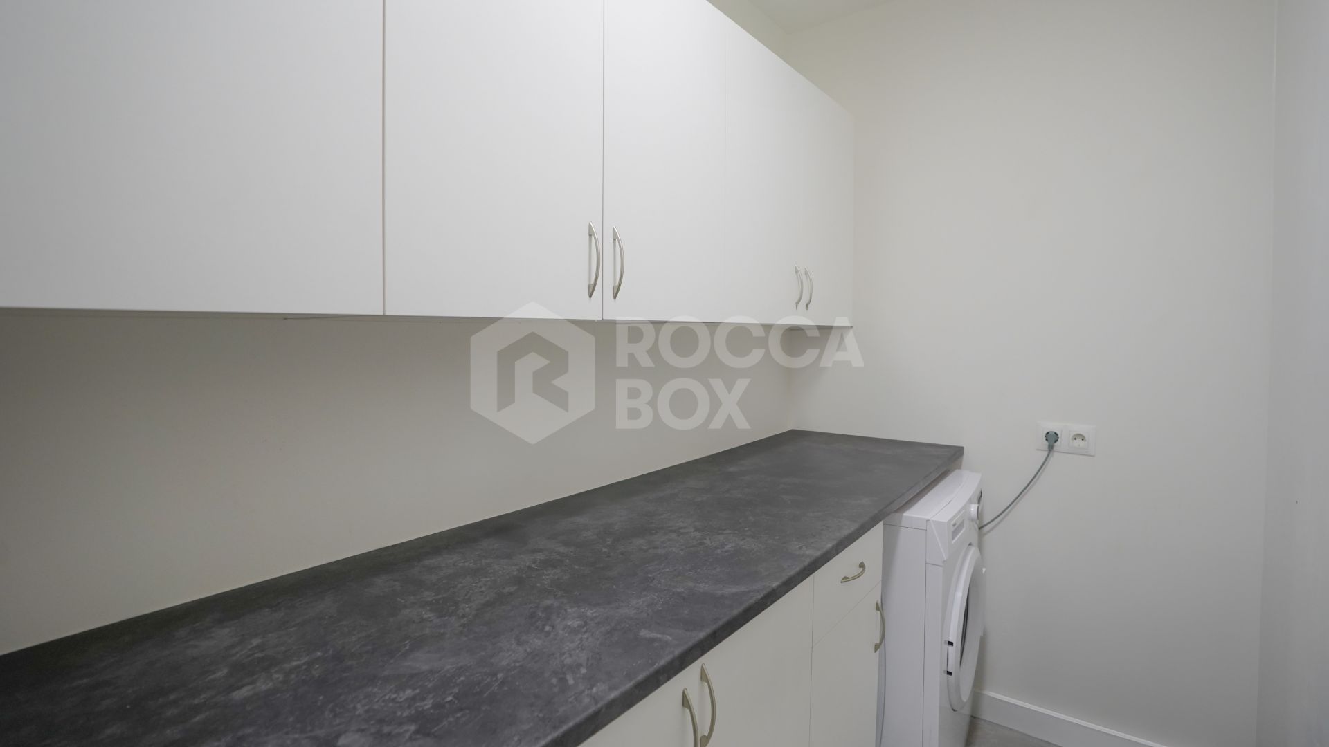 Stylish 3-Bedroom Semi-Detached Home with Rooftop Jacuzzi & Panoramic Sea Views