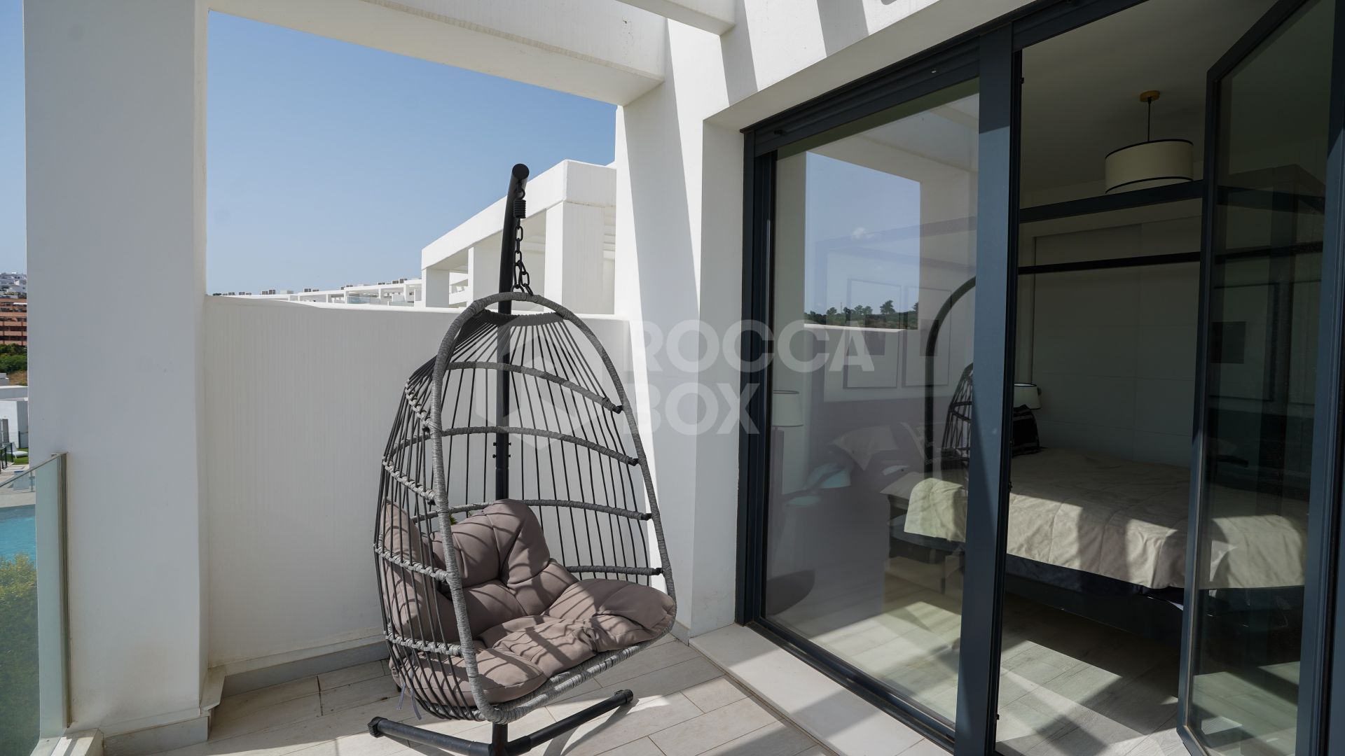 Stylish 3-Bedroom Semi-Detached Home with Rooftop Jacuzzi & Panoramic Sea Views