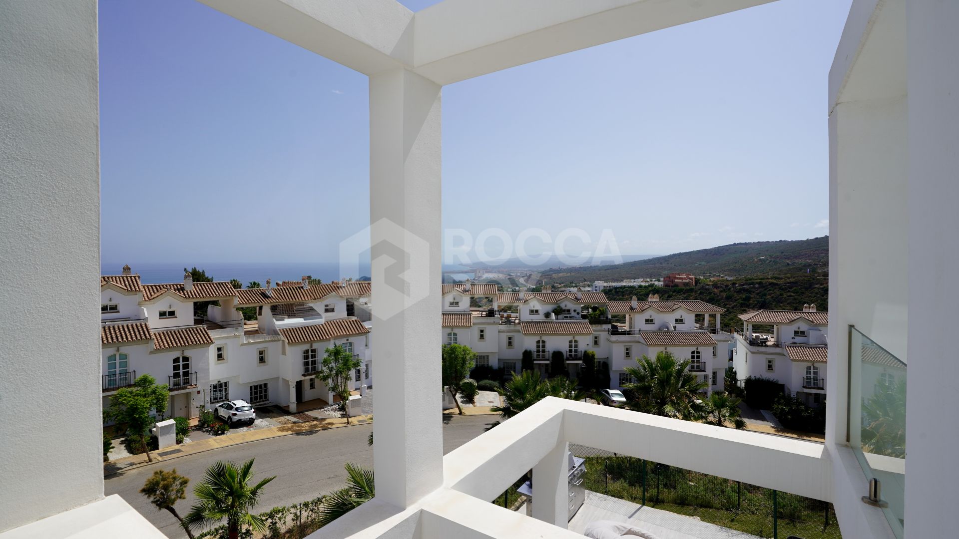 Stylish 3-Bedroom Semi-Detached Home with Rooftop Jacuzzi & Panoramic Sea Views