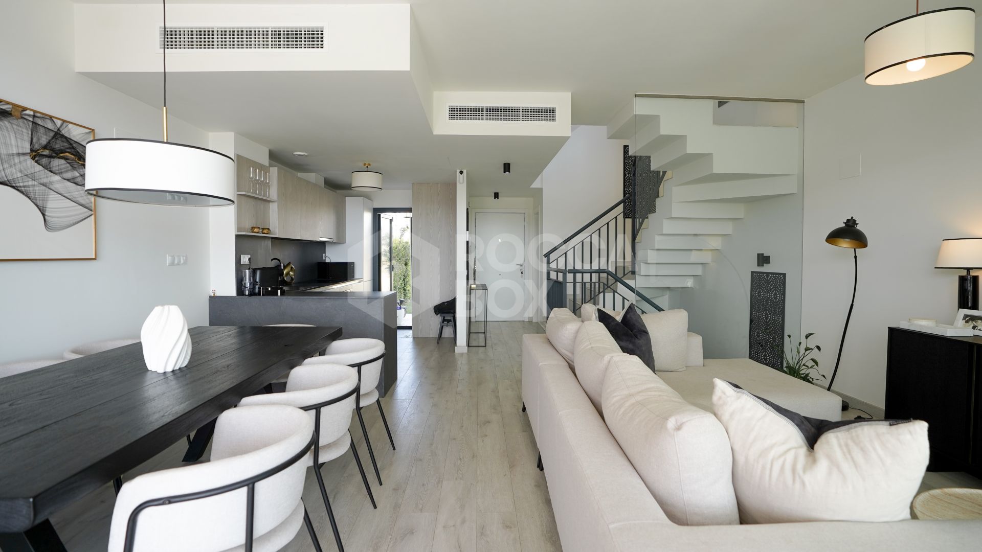 Stylish 3-Bedroom Semi-Detached Home with Rooftop Jacuzzi & Panoramic Sea Views