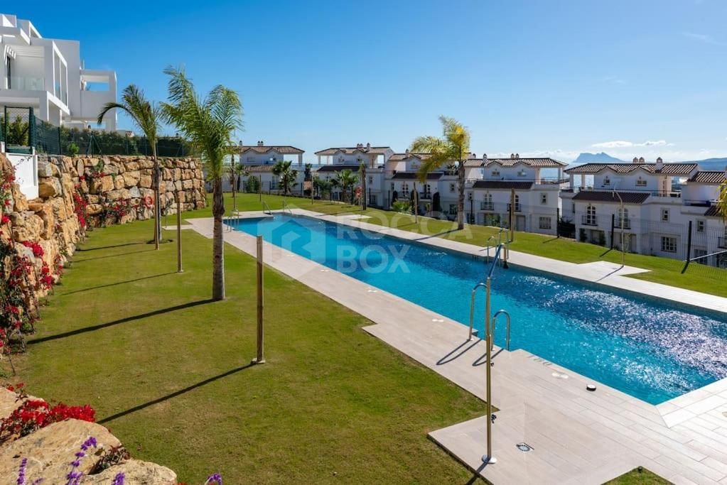 Stylish 3-Bedroom Semi-Detached Home with Rooftop Jacuzzi & Panoramic Sea Views