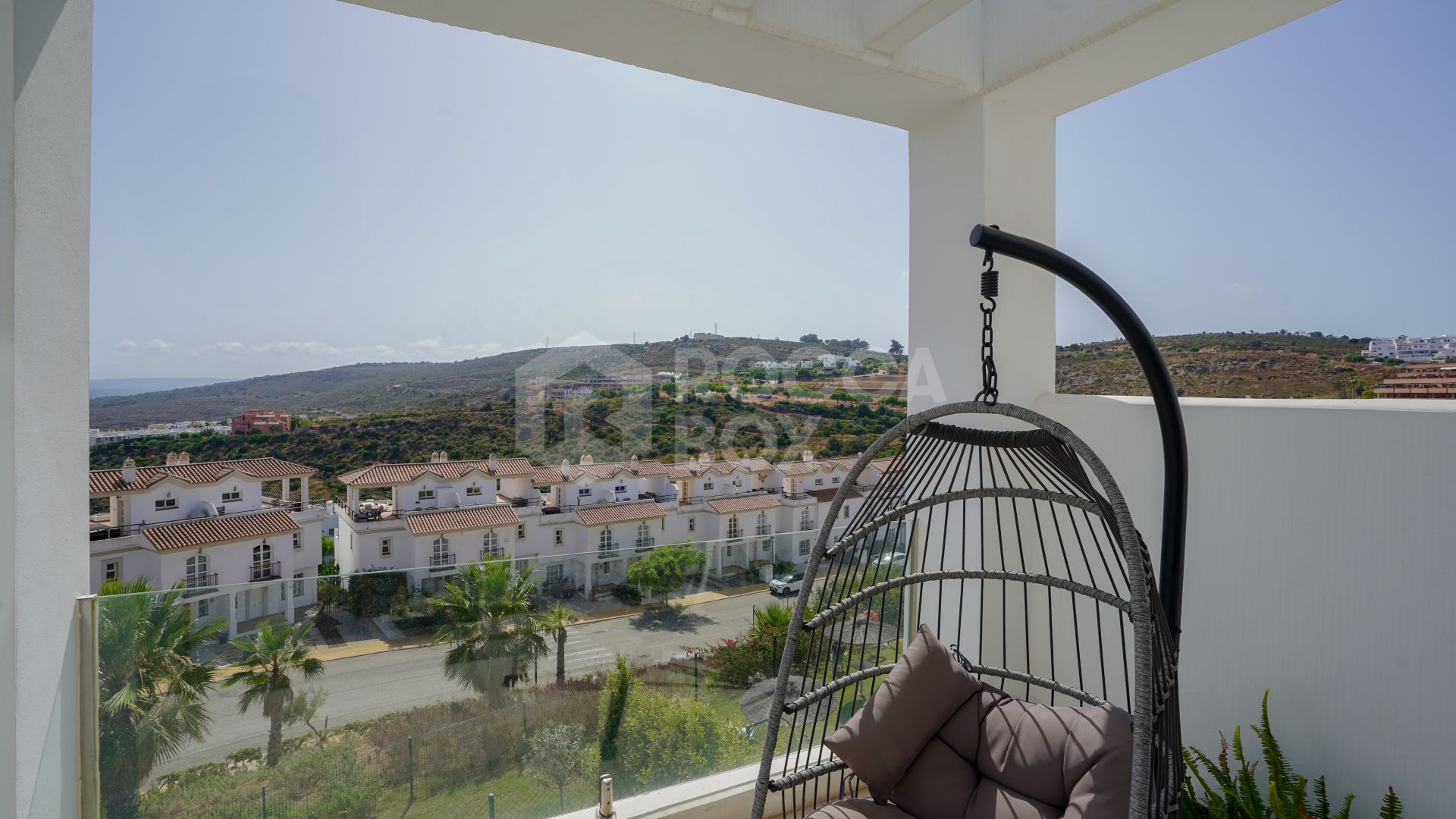 Stylish 3-Bedroom Semi-Detached Home with Rooftop Jacuzzi & Panoramic Sea Views