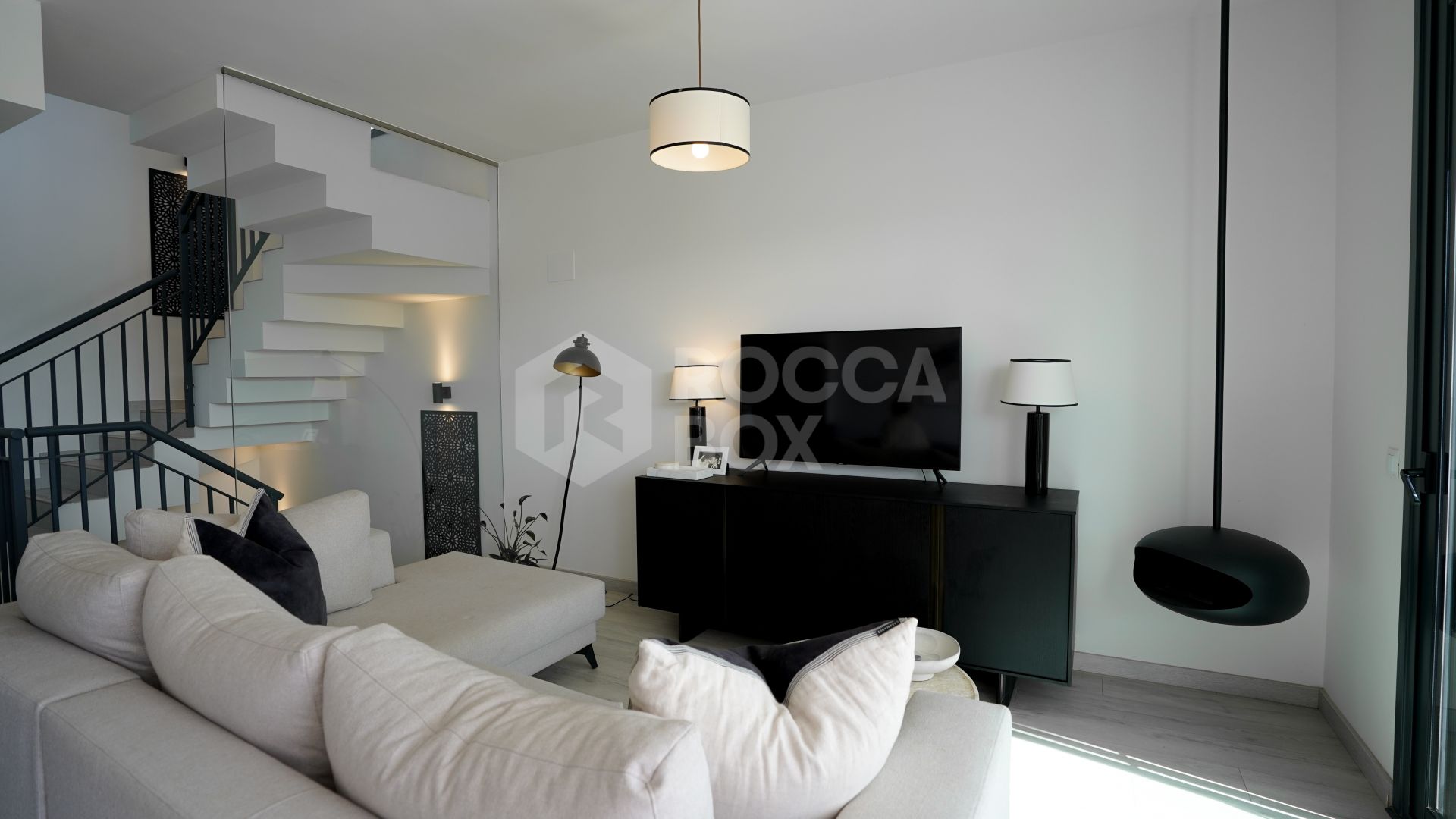Stylish 3-Bedroom Semi-Detached Home with Rooftop Jacuzzi & Panoramic Sea Views