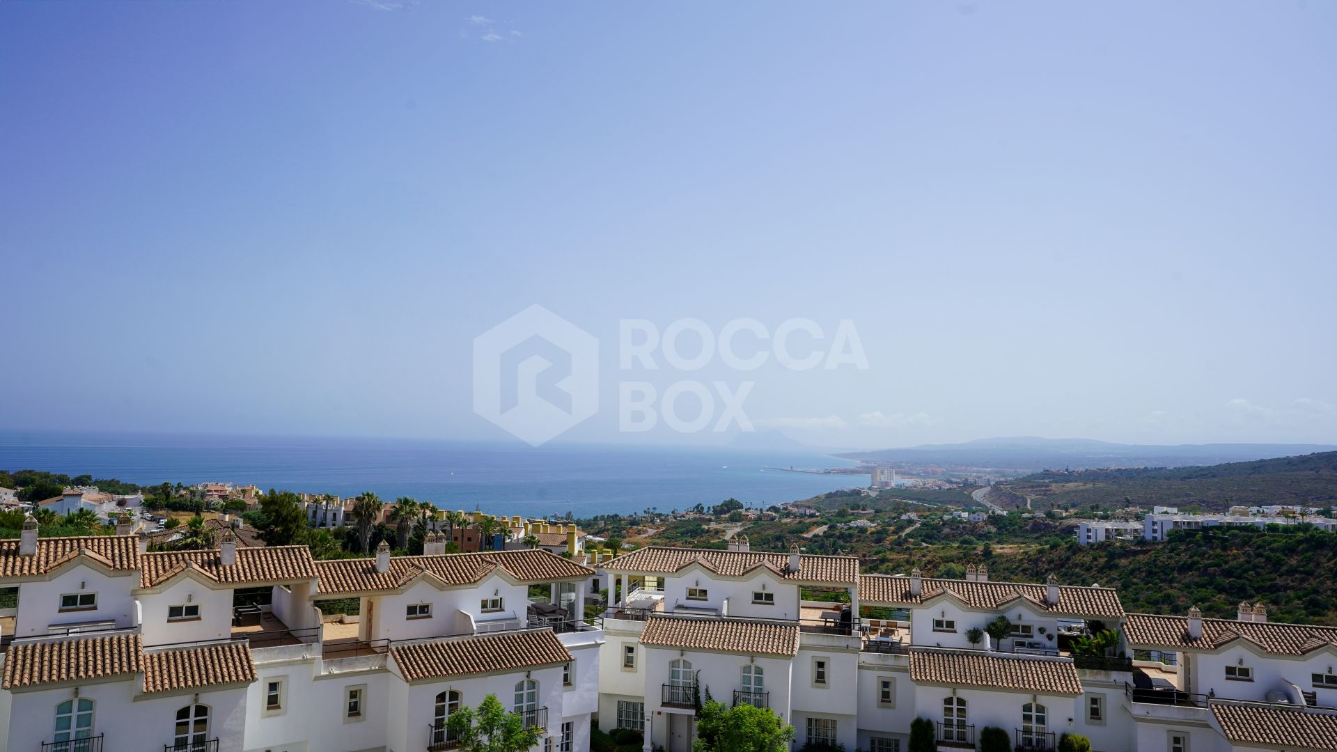 Stylish 3-Bedroom Semi-Detached Home with Rooftop Jacuzzi & Panoramic Sea Views