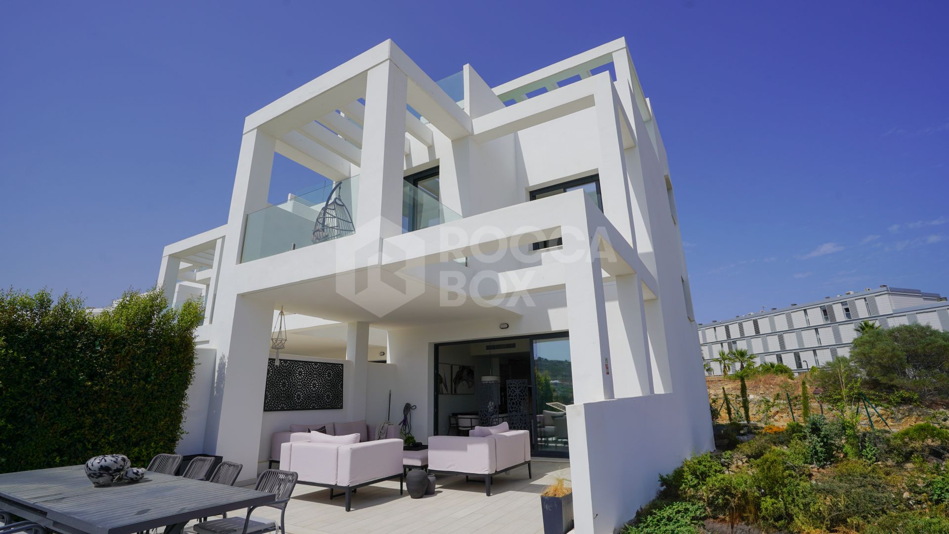 Stylish 3-Bedroom Semi-Detached Home with Rooftop Jacuzzi & Panoramic Sea Views