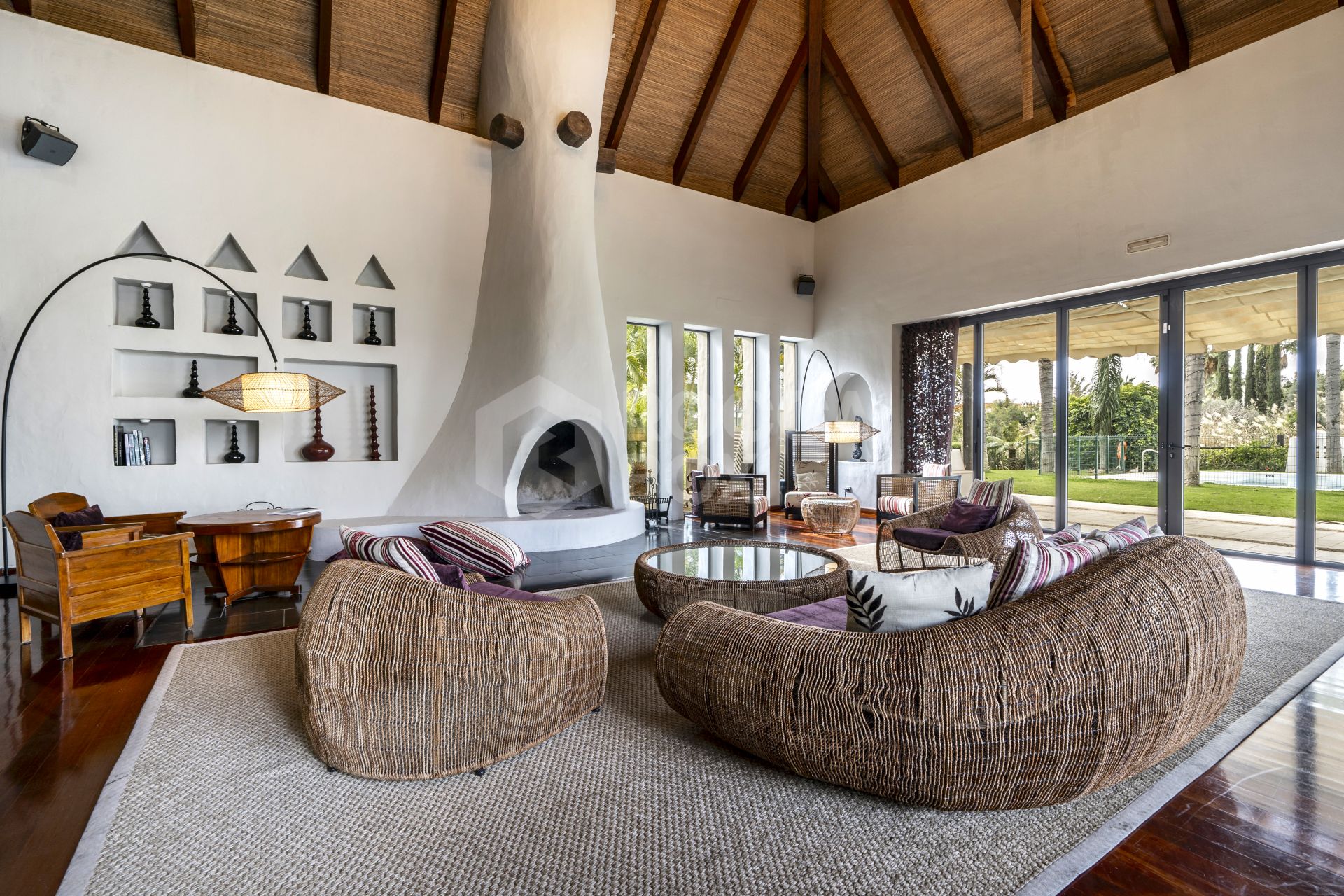 Modern 5-Bedroom Villa with Private Pool and Golf Views in a Gated Luxury Community