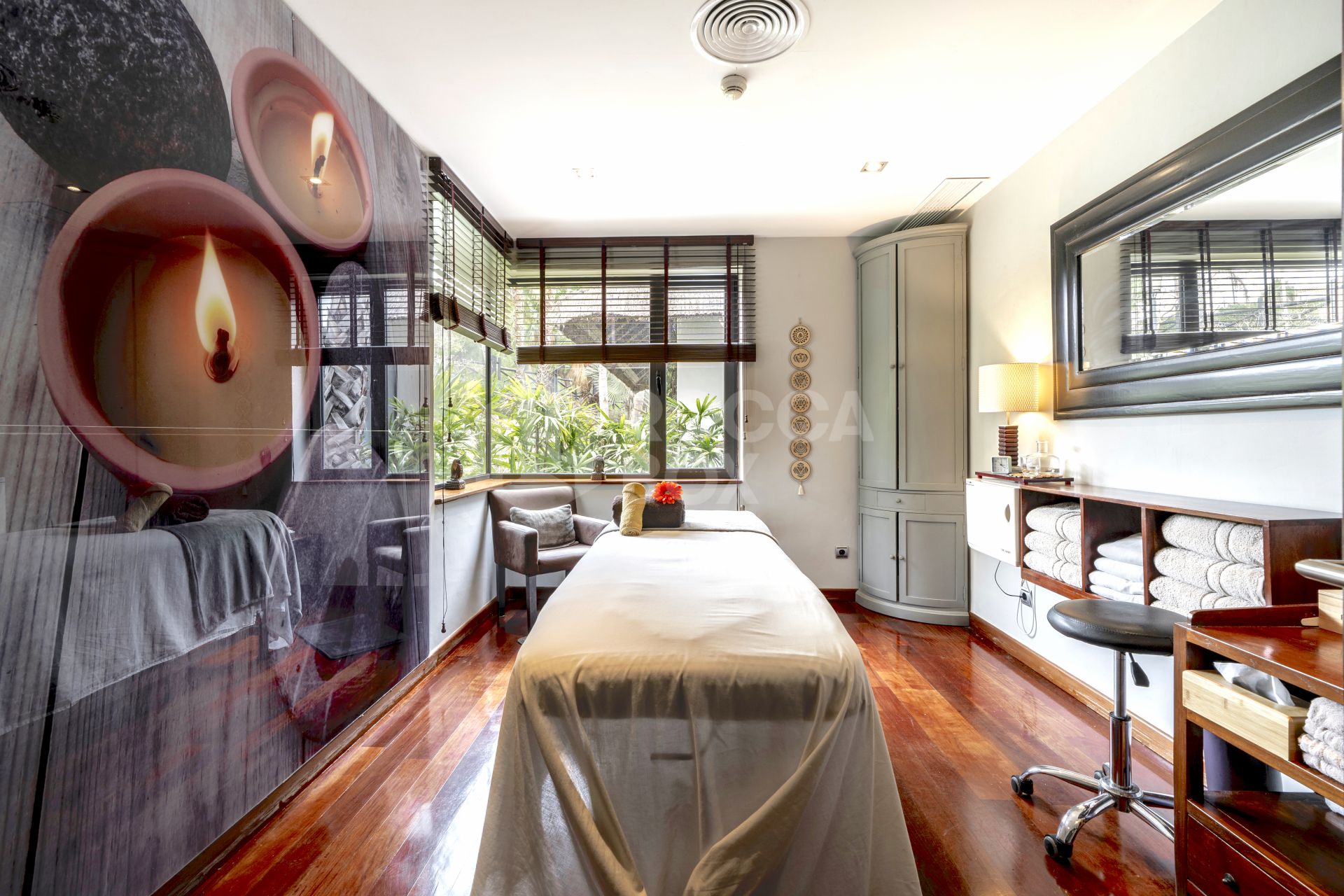 Modern 5-Bedroom Villa with Private Pool and Golf Views in a Gated Luxury Community