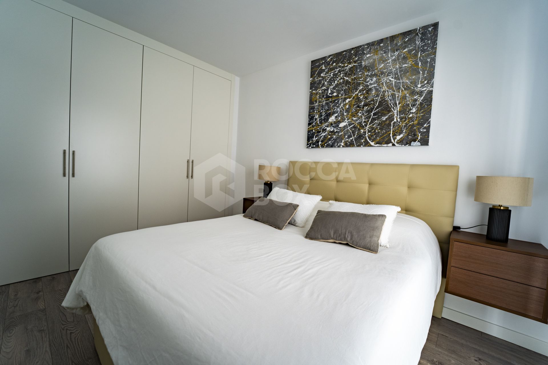 Modern 3-Bedroom Townhouse Walking Distance to the Beach
