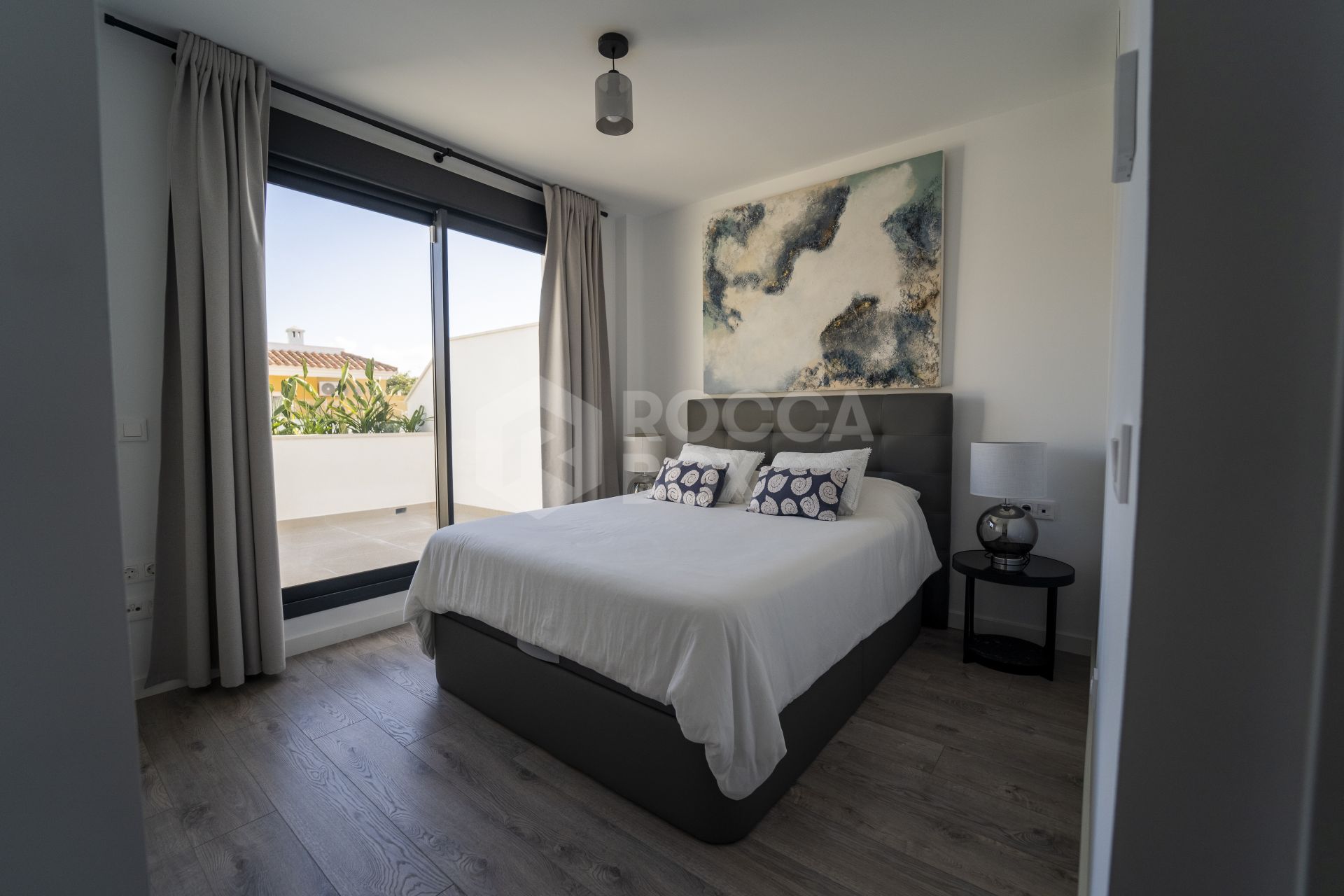 Modern 3-Bedroom Townhouse Walking Distance to the Beach