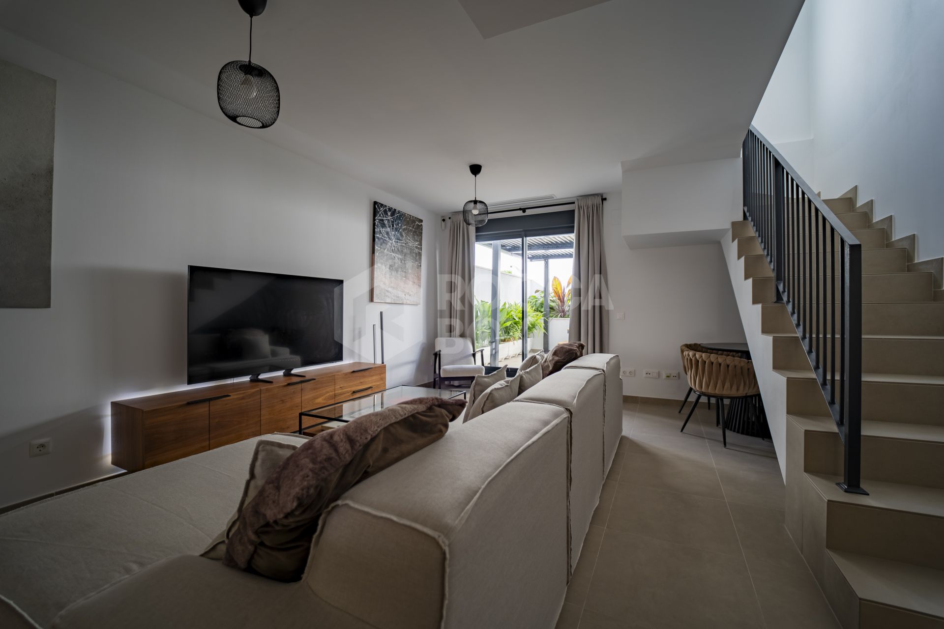 Modern 3-Bedroom Townhouse Walking Distance to the Beach