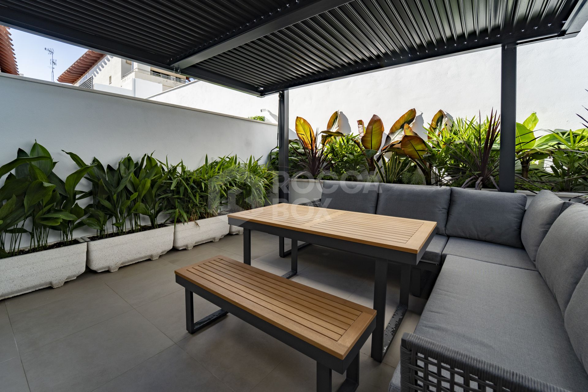 Modern 3-Bedroom Townhouse Walking Distance to the Beach