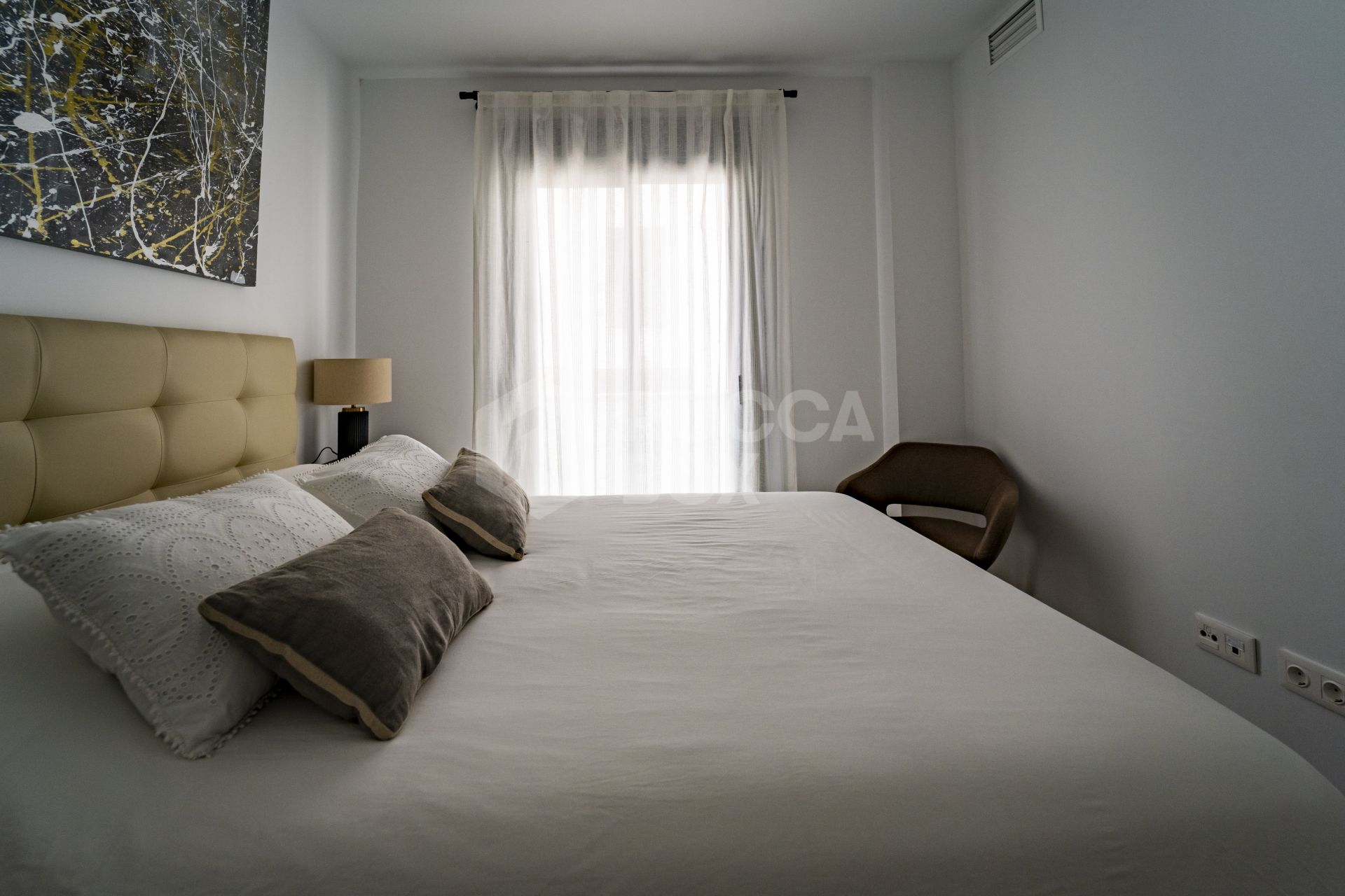 Modern 3-Bedroom Townhouse Walking Distance to the Beach