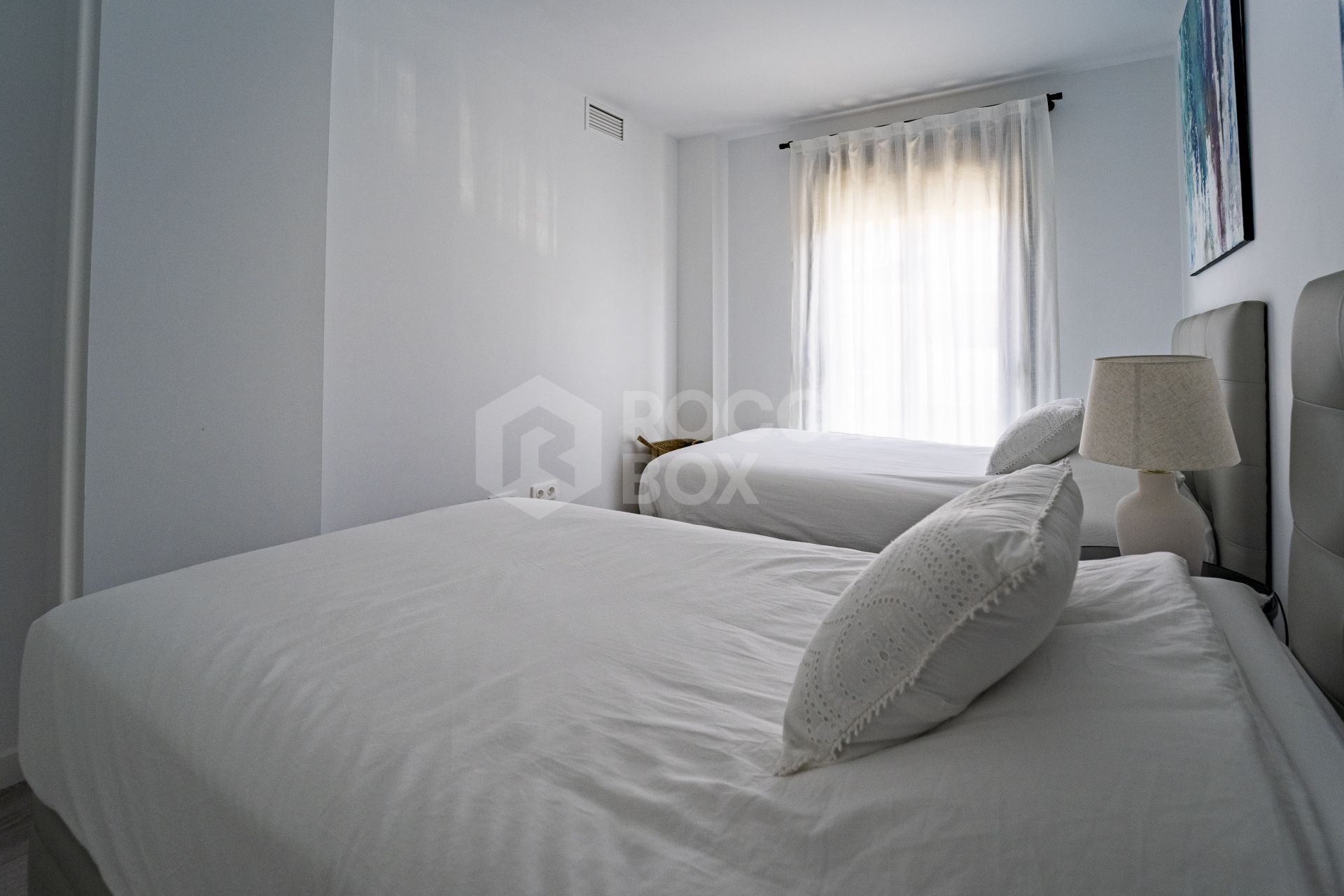 Modern 3-Bedroom Townhouse Walking Distance to the Beach